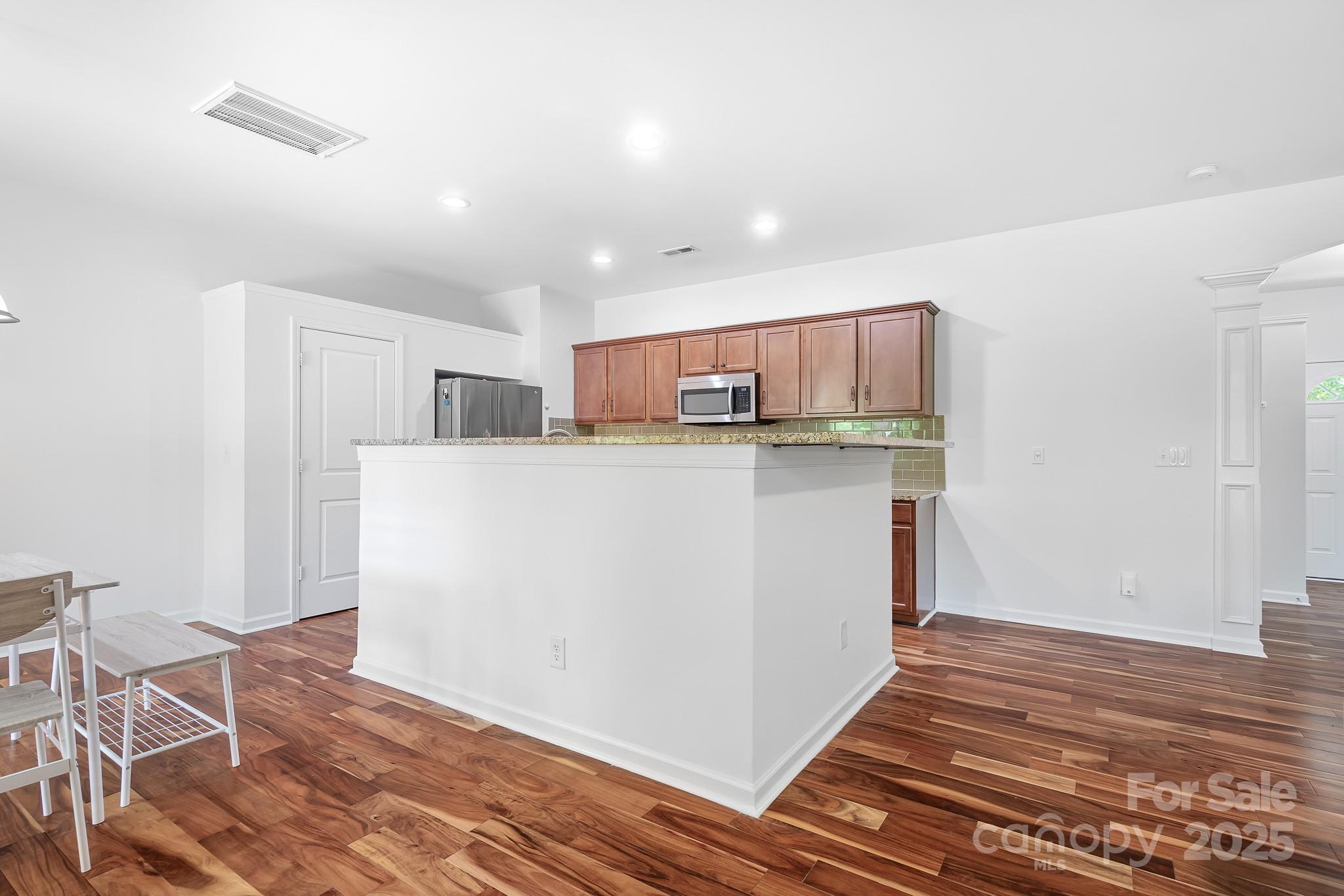 9437 Macquarie Lane