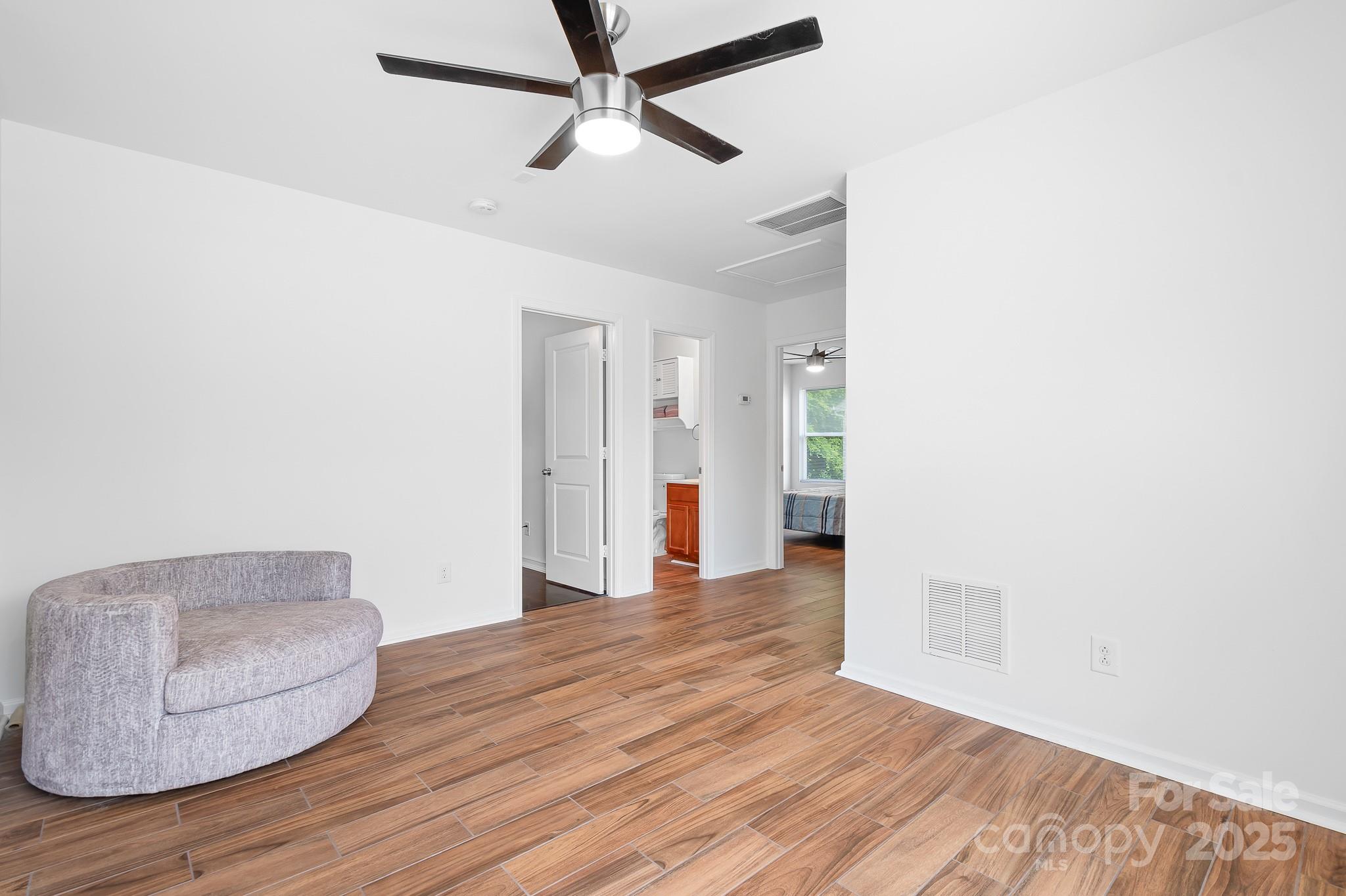 9437 Macquarie Lane