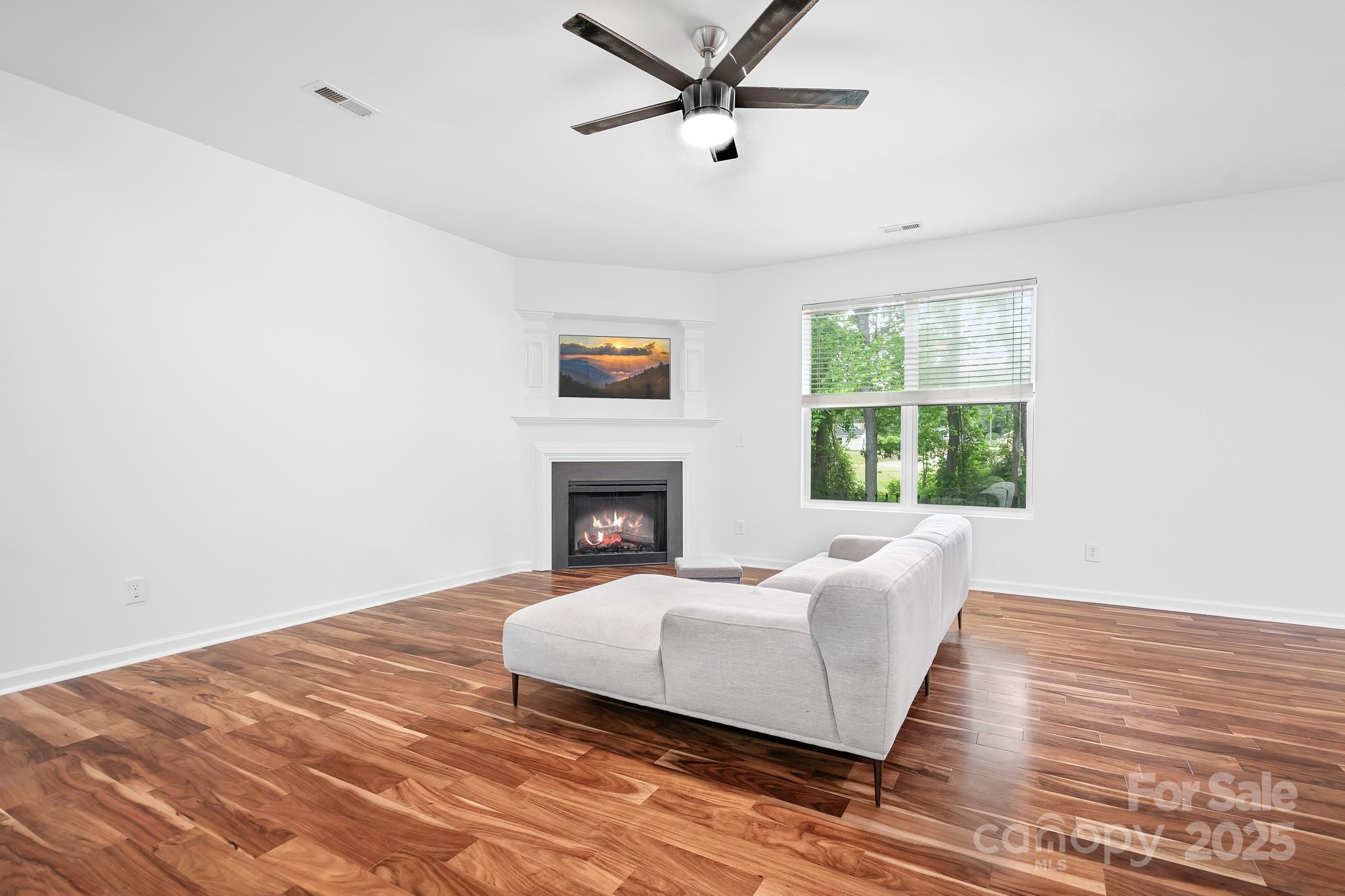 9437 Macquarie Lane