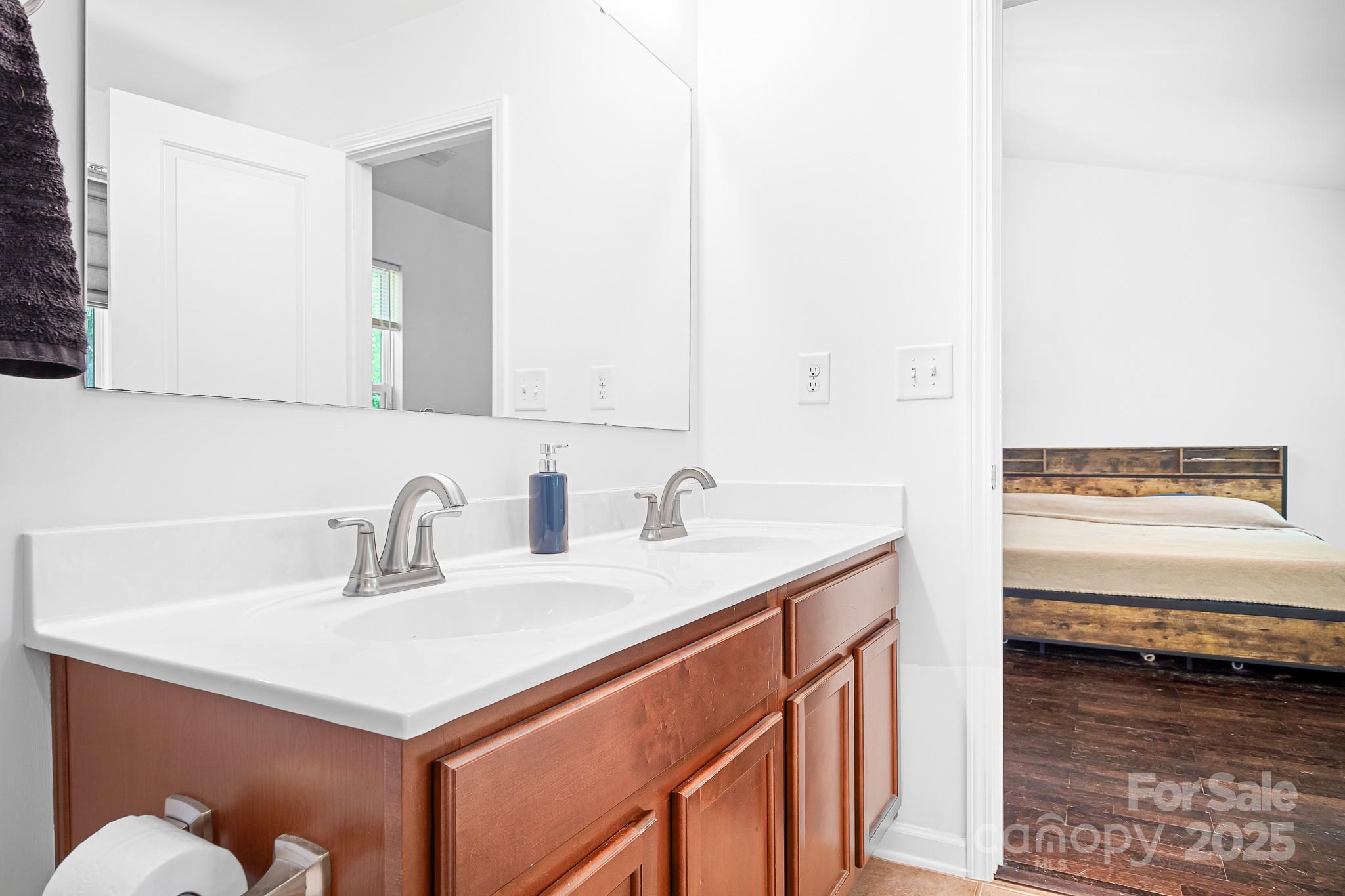 9437 Macquarie Lane