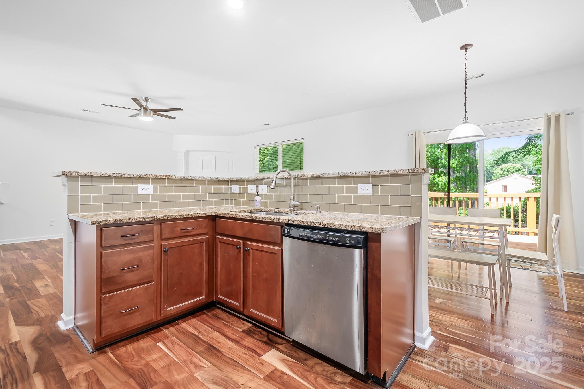 9437 Macquarie Lane