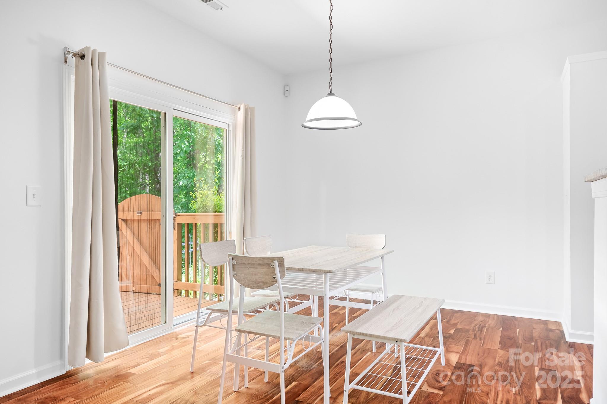 9437 Macquarie Lane