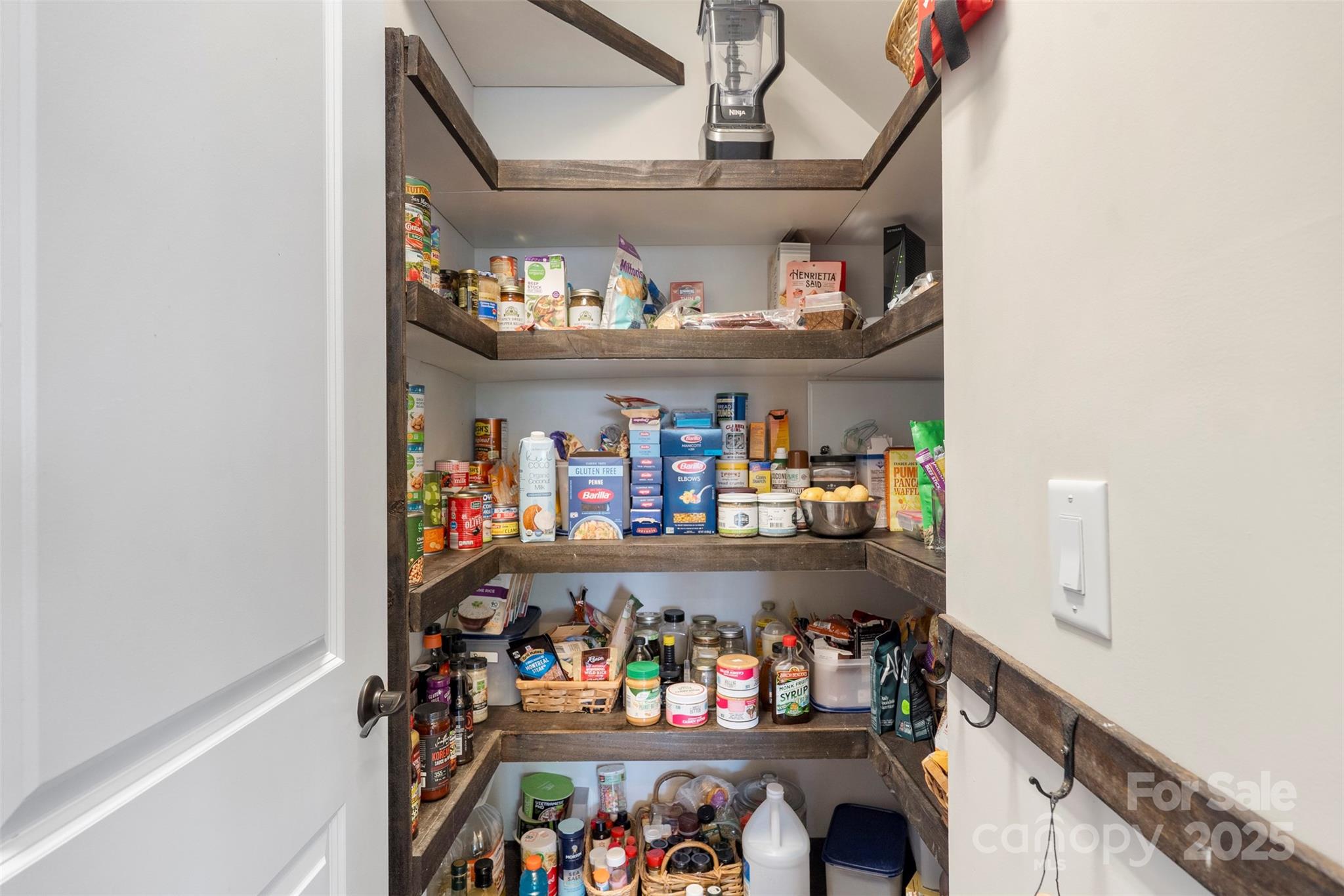 14914 Marymont Avenue