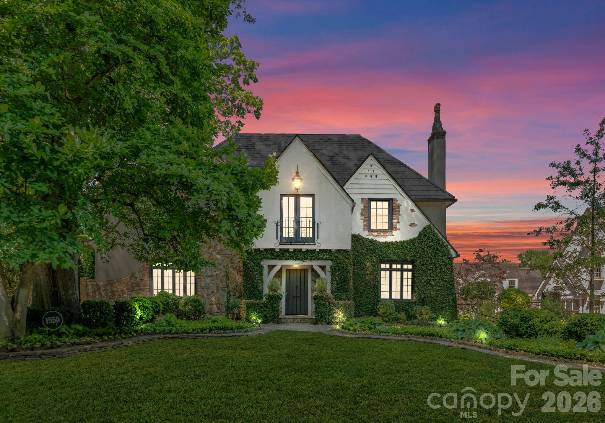 1550 Queens Road W