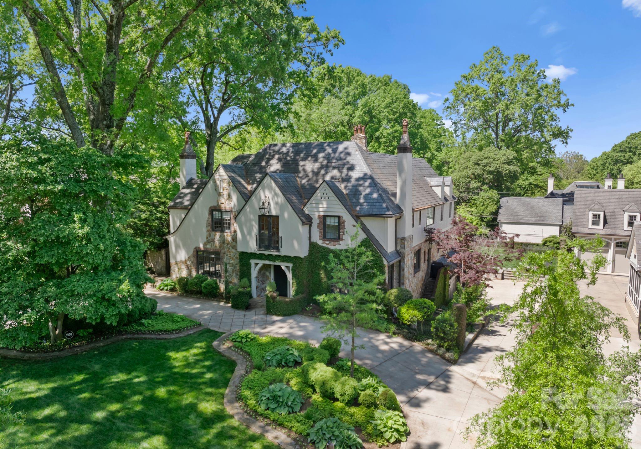 1550 Queens Road W