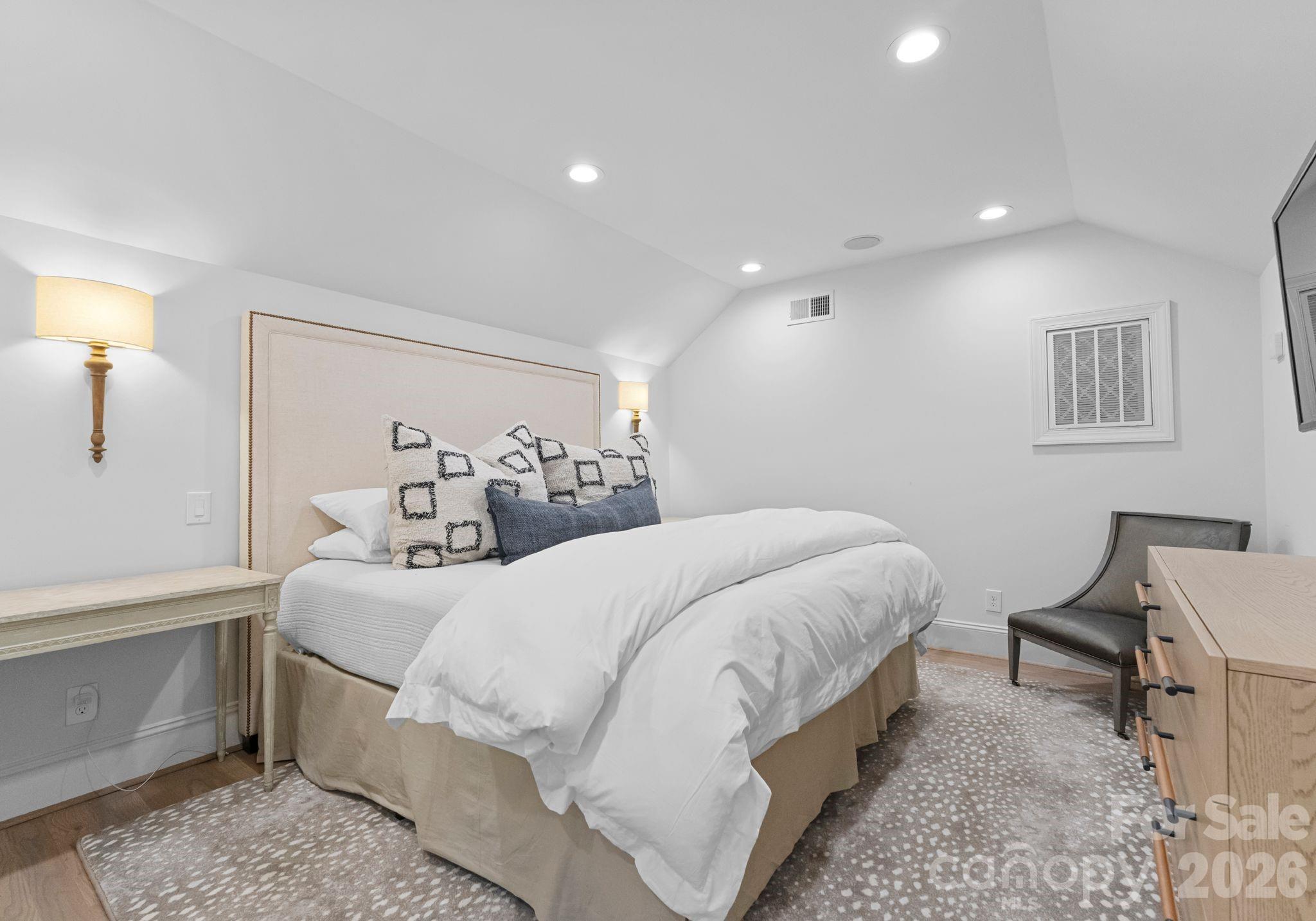 1550 Queens Road W