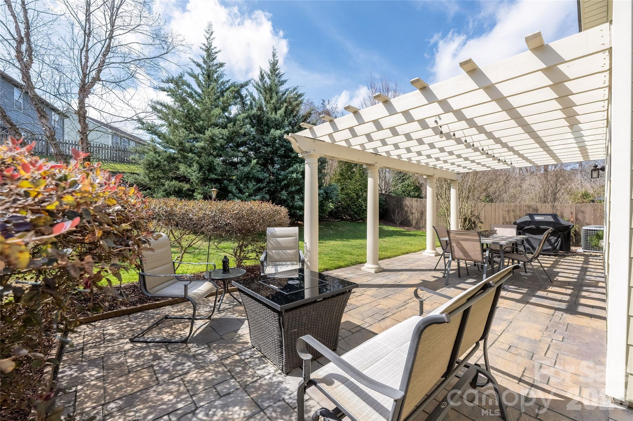 11422 Warfield Avenue