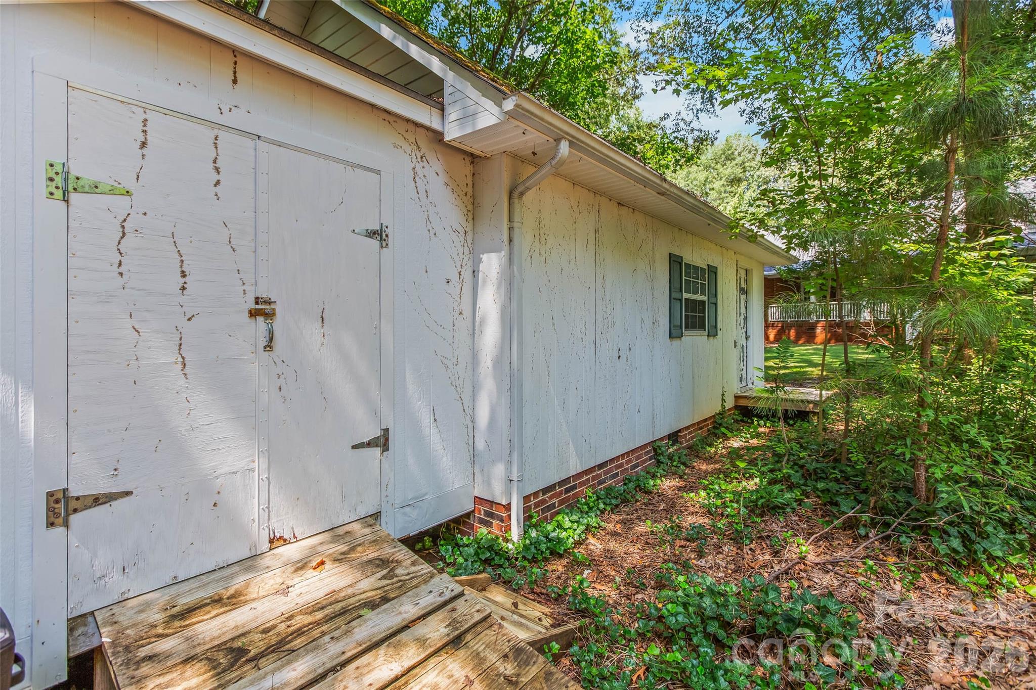 6756 Hawks Nest Lane