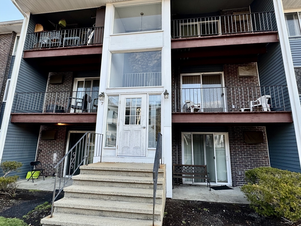 7 Woodcrest Court # 4