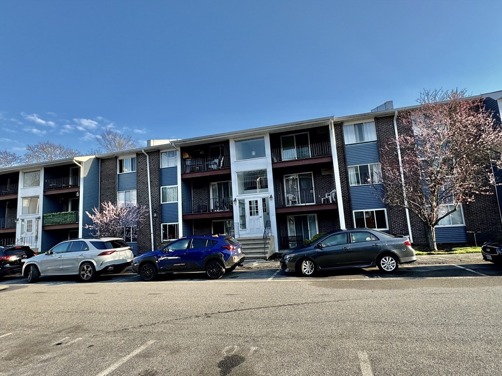 7 Woodcrest Court # 4