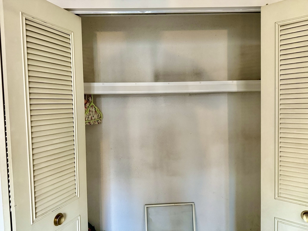 7 Woodcrest Court # 4