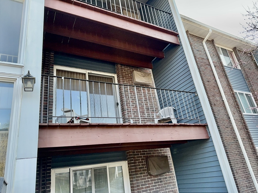 7 Woodcrest Court # 4