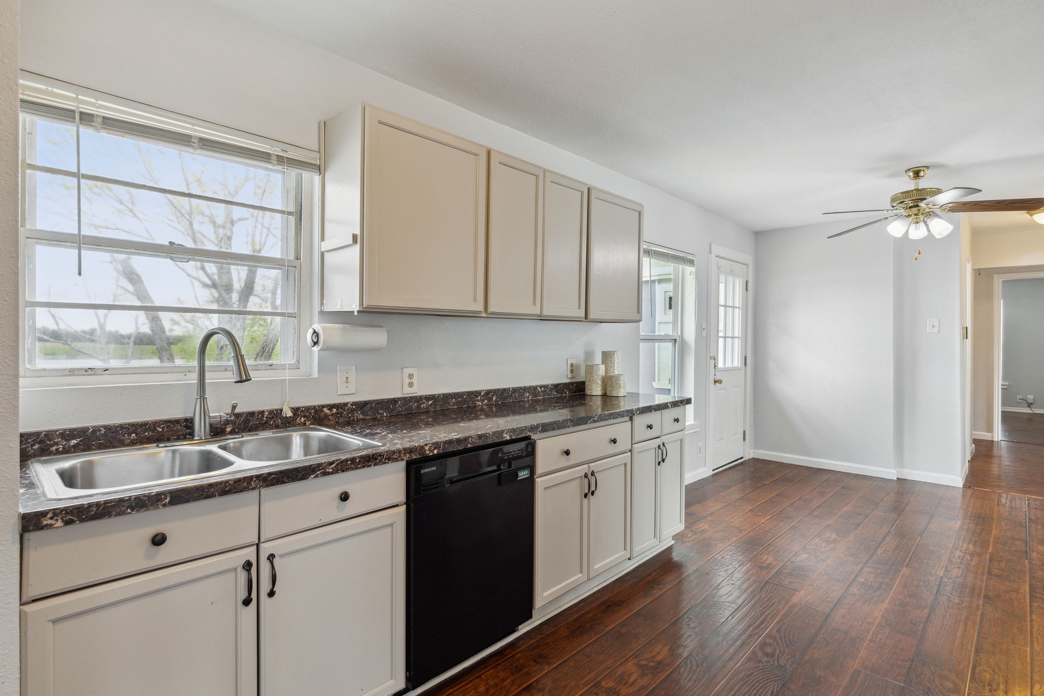 76 Davis Rd 725 Davis Drive