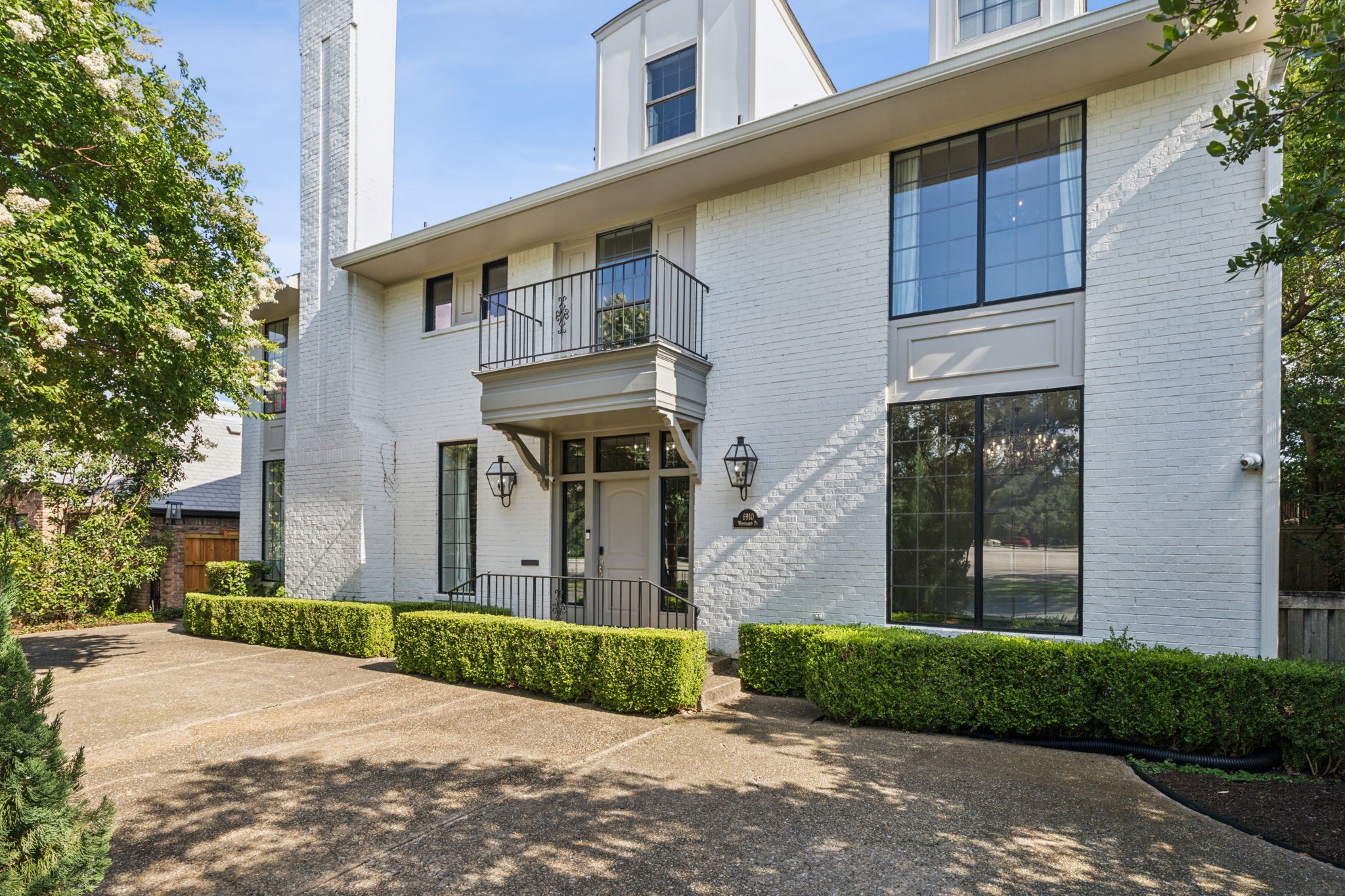 6910 Woodland Drive