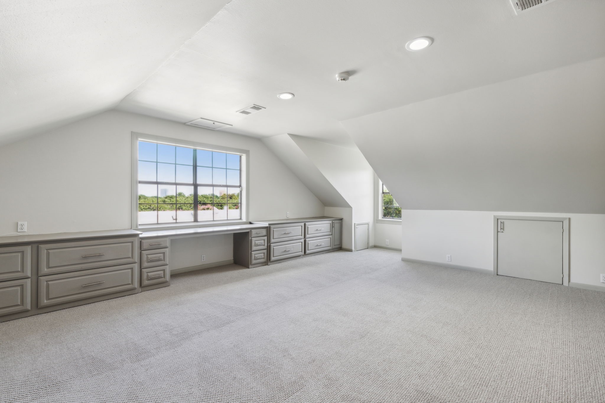 6910 Woodland Drive