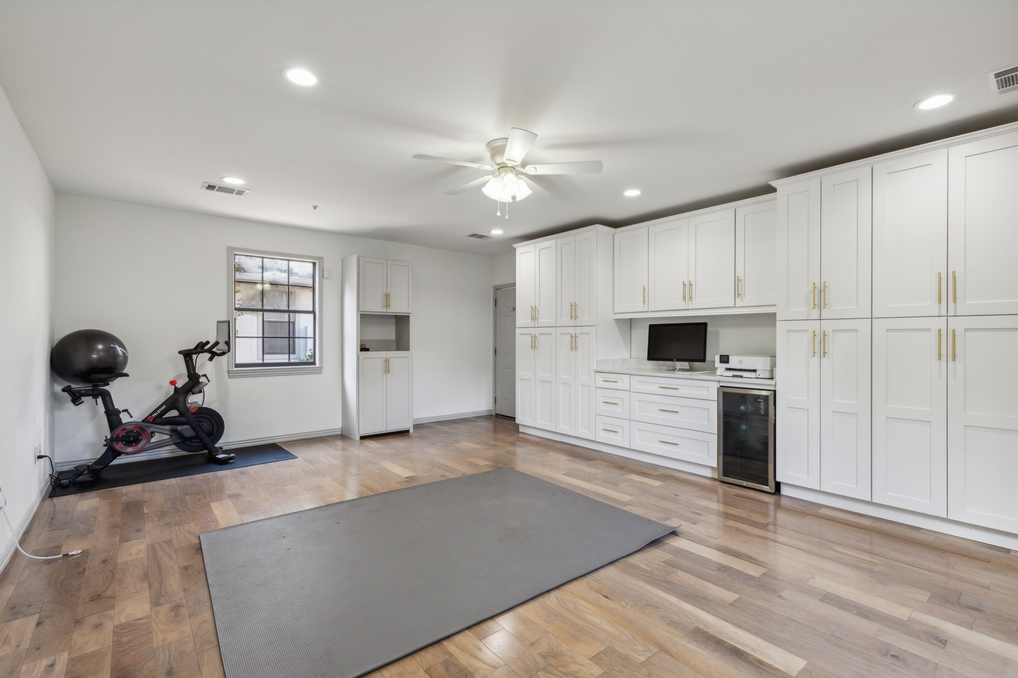6910 Woodland Drive