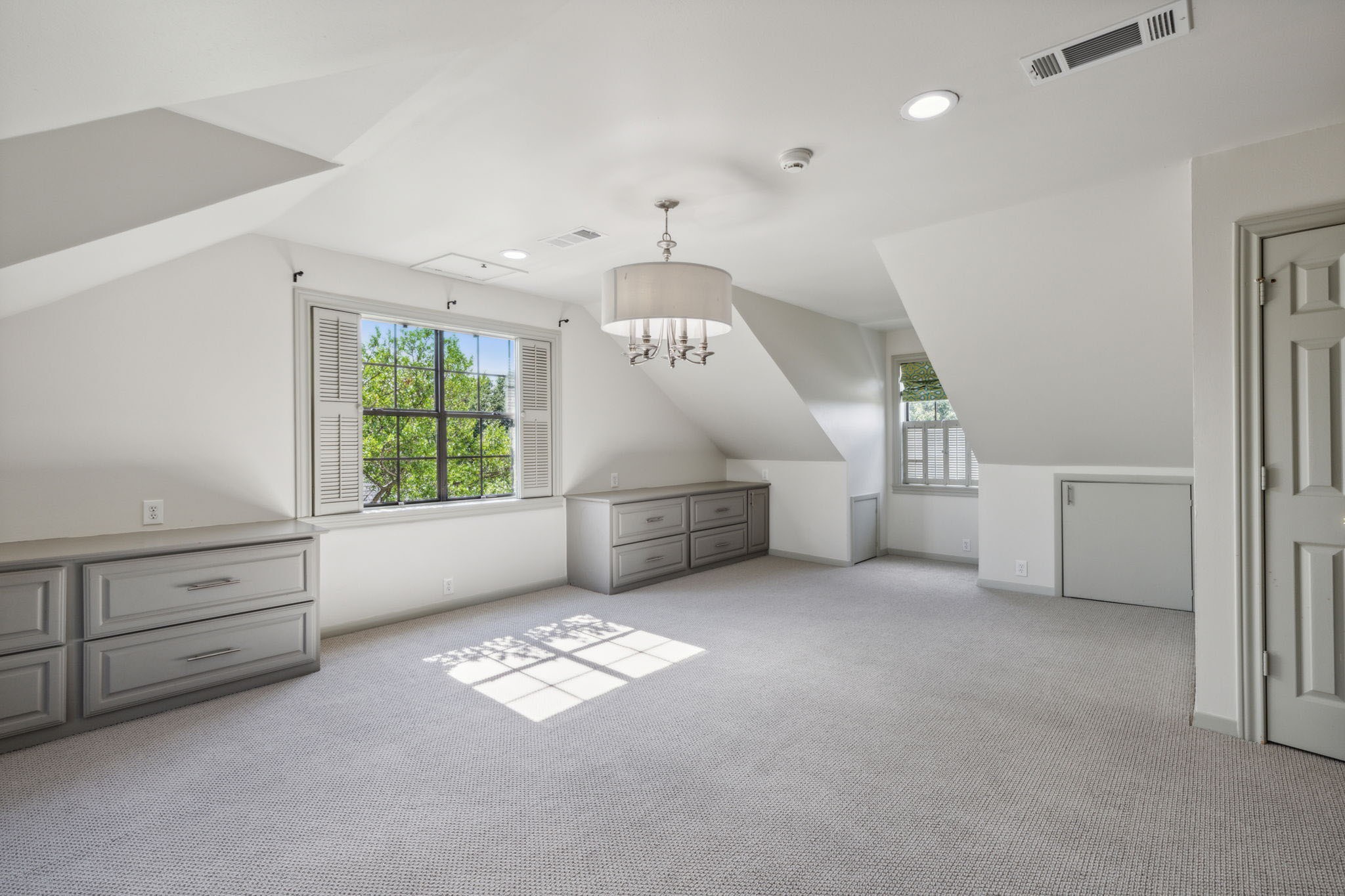 6910 Woodland Drive