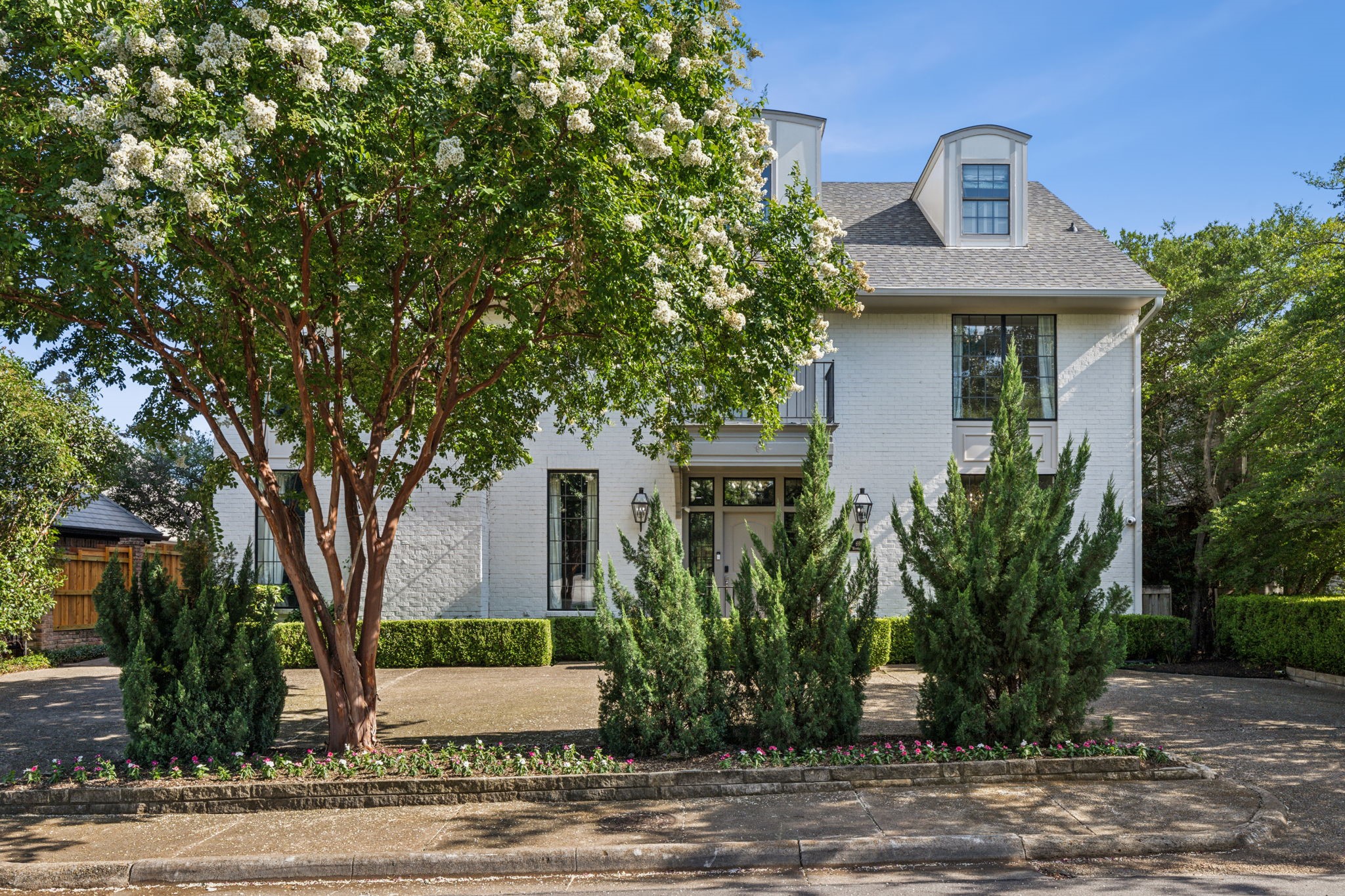 6910 Woodland Drive