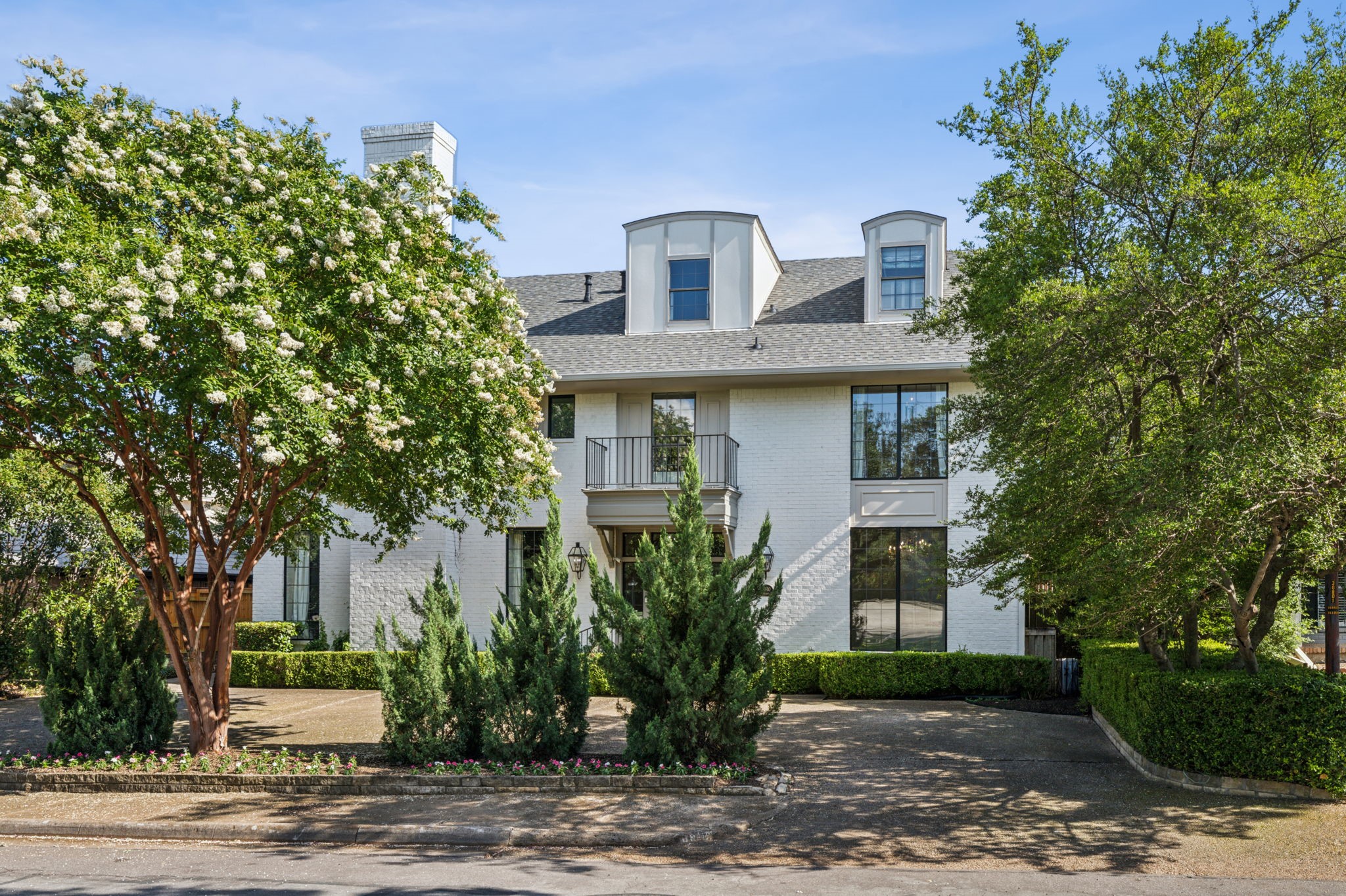 6910 Woodland Drive