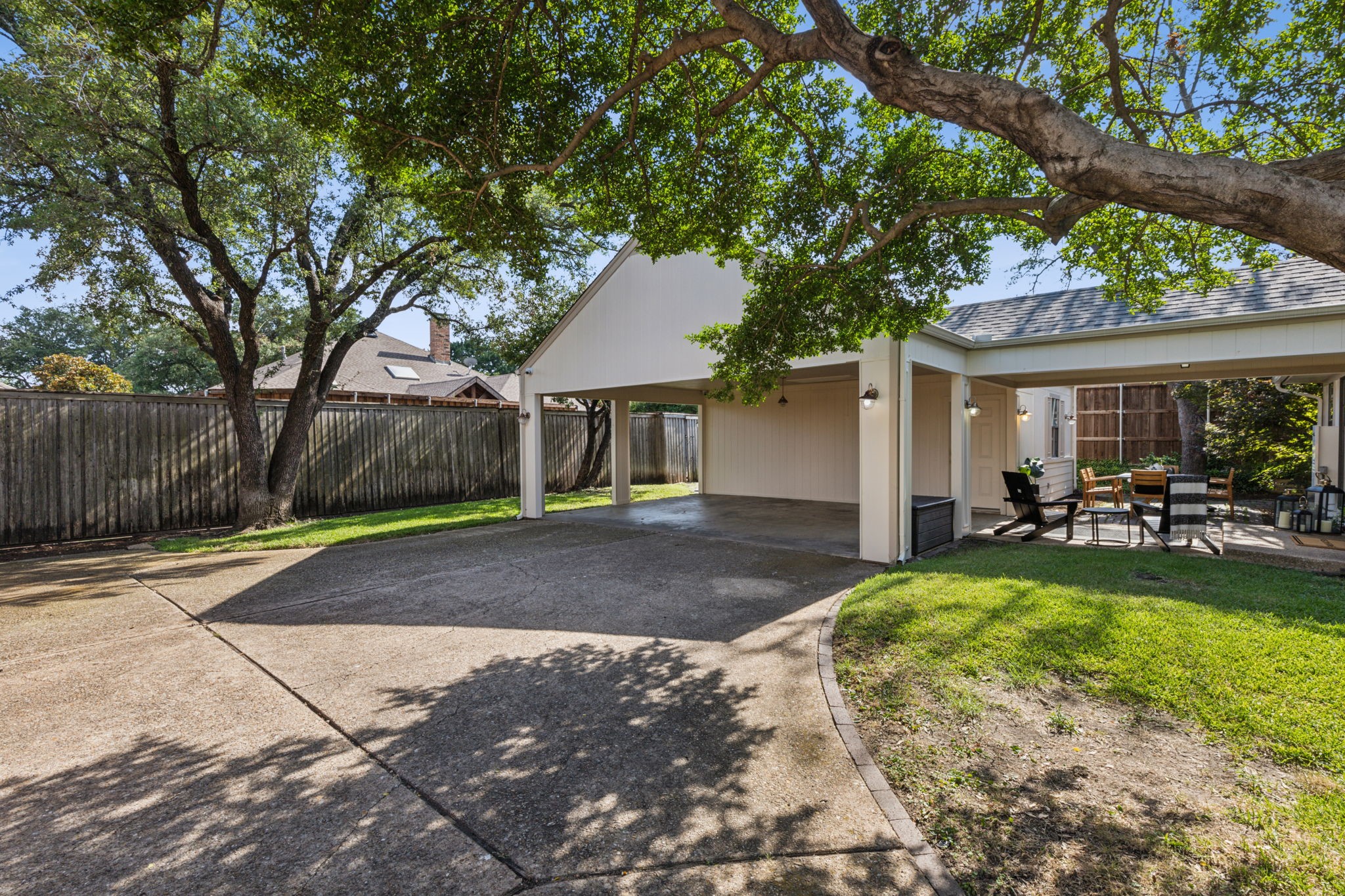6910 Woodland Drive