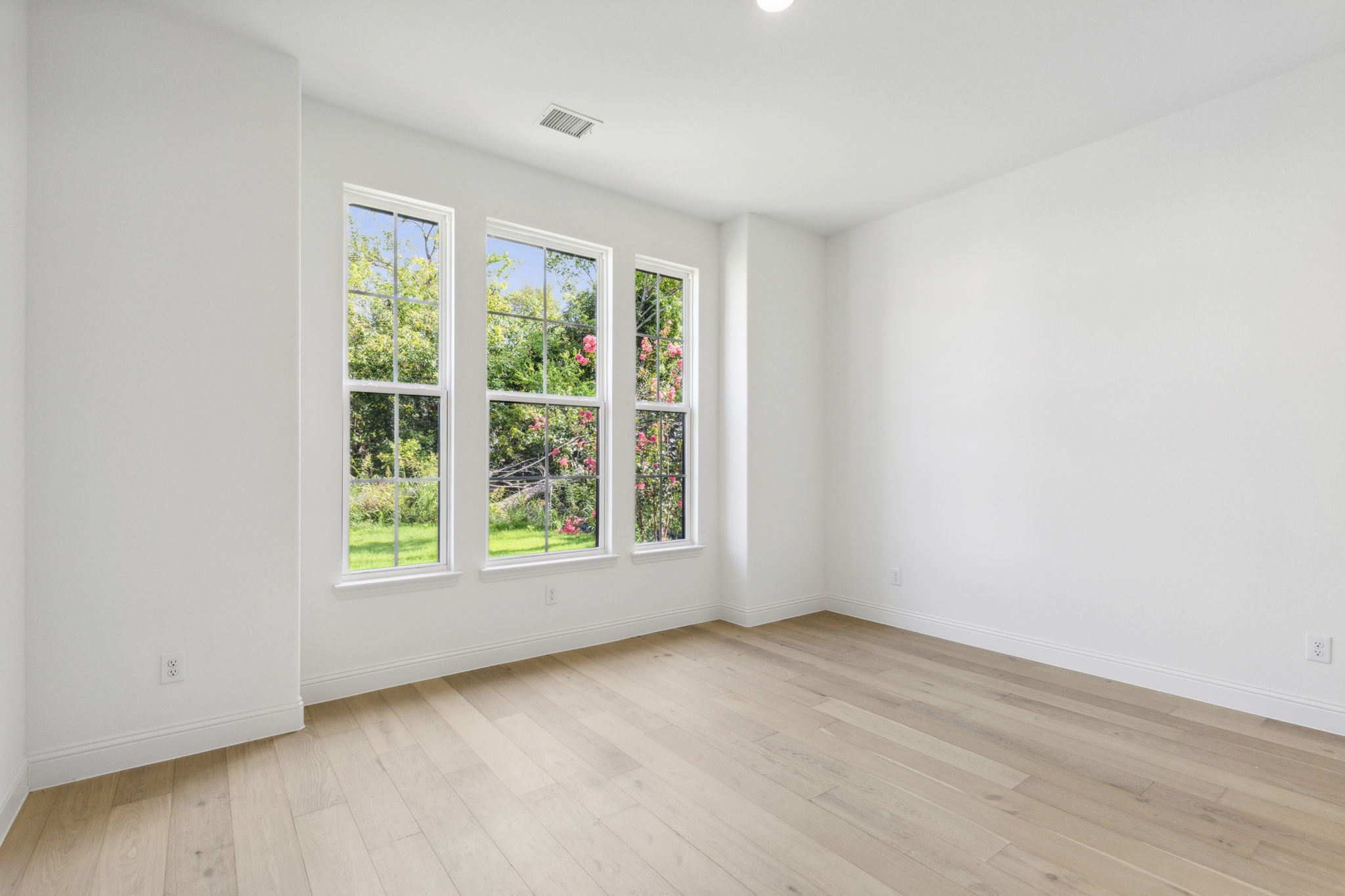 1905 Burton Hollow Way