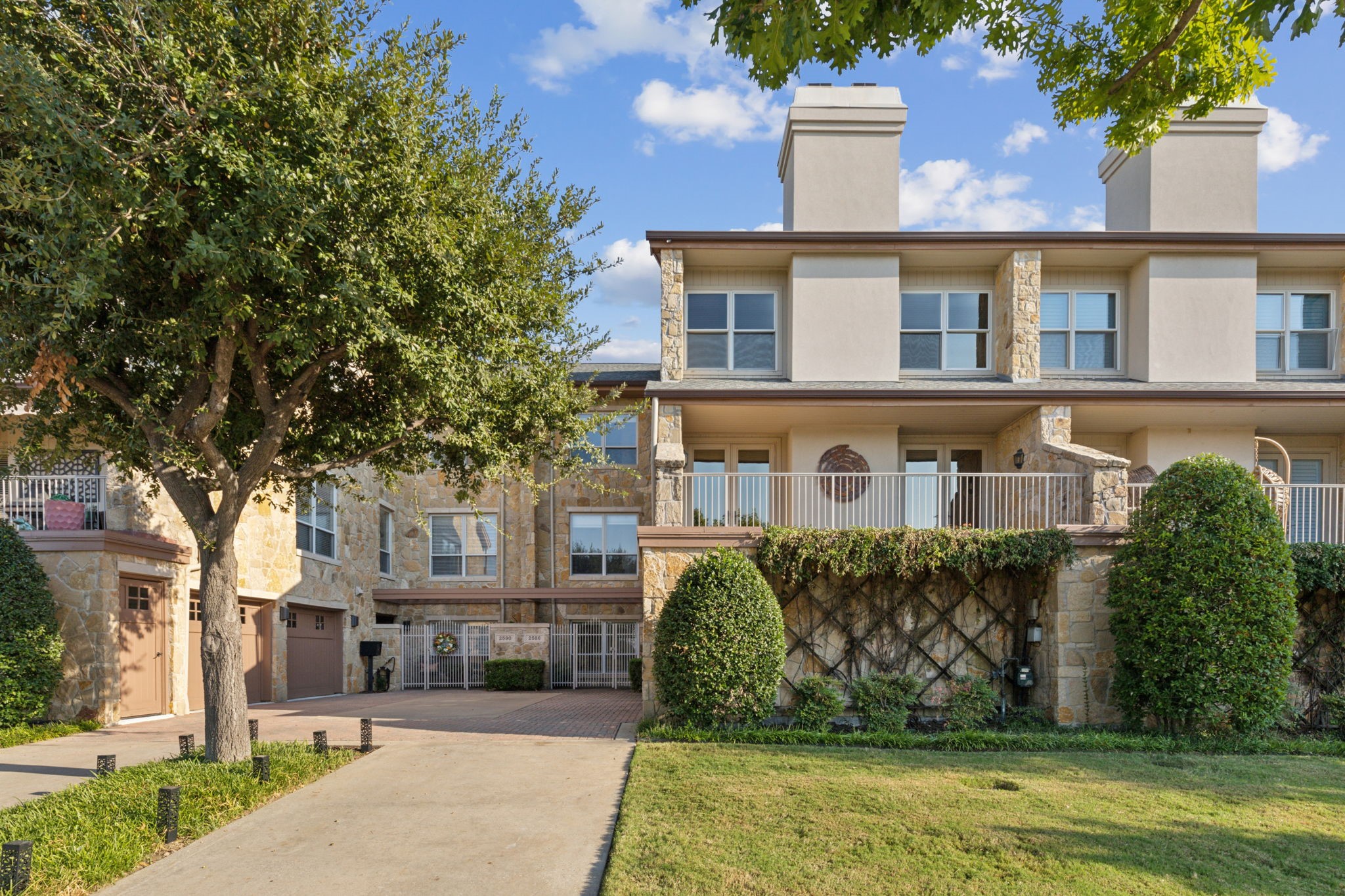 2586 King Arthur Boulevard