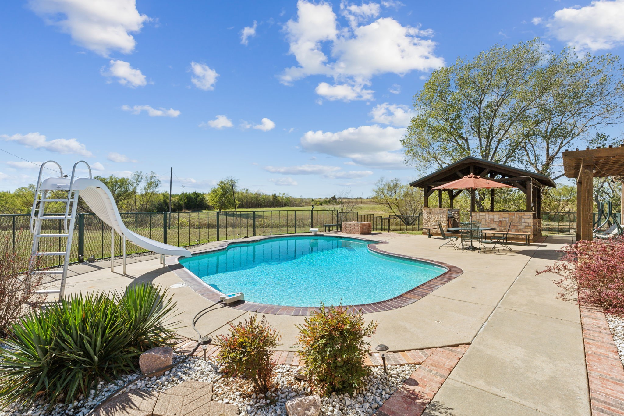 5646 County Road 2909