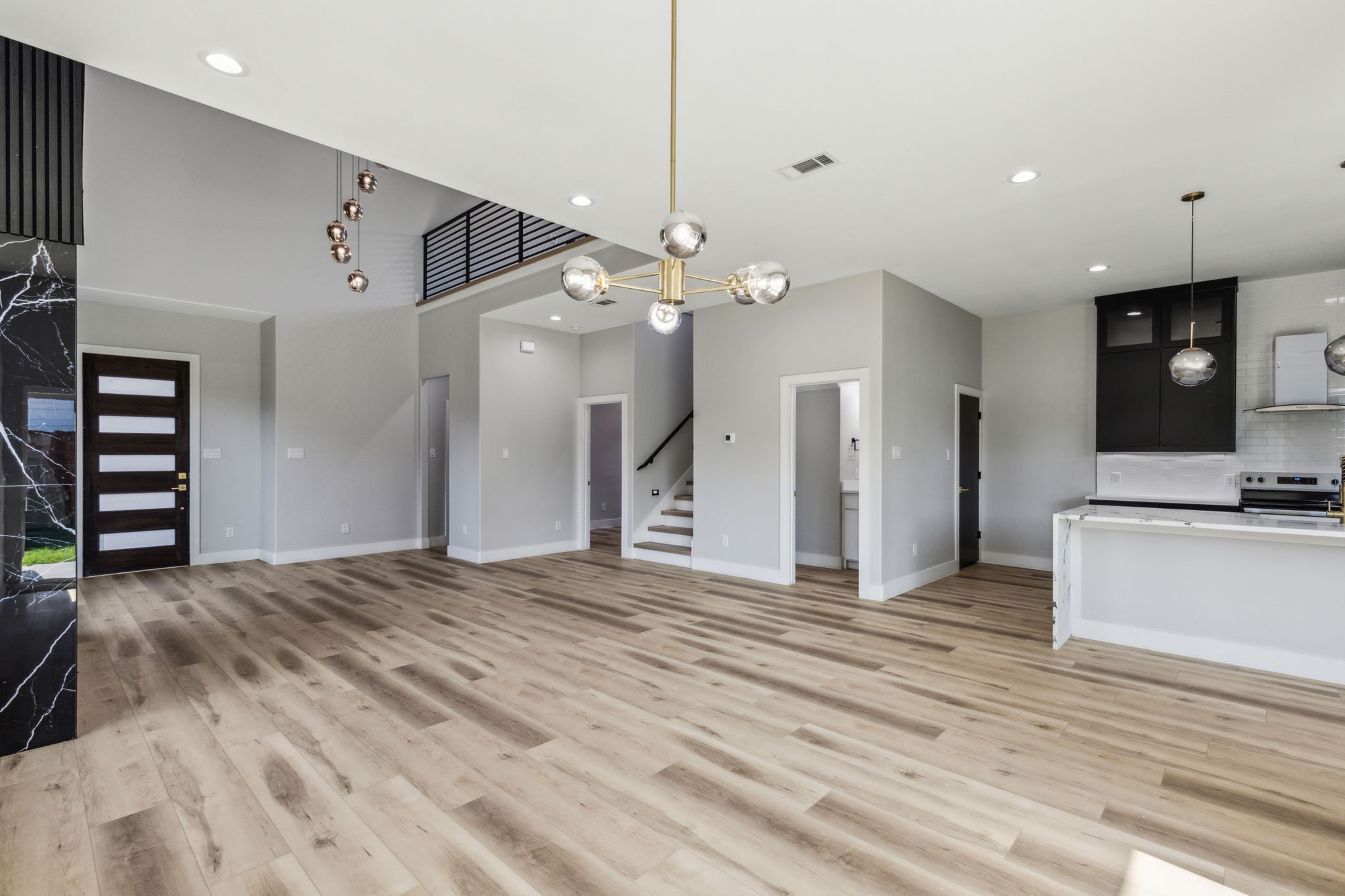 7600 Lakeview Drive