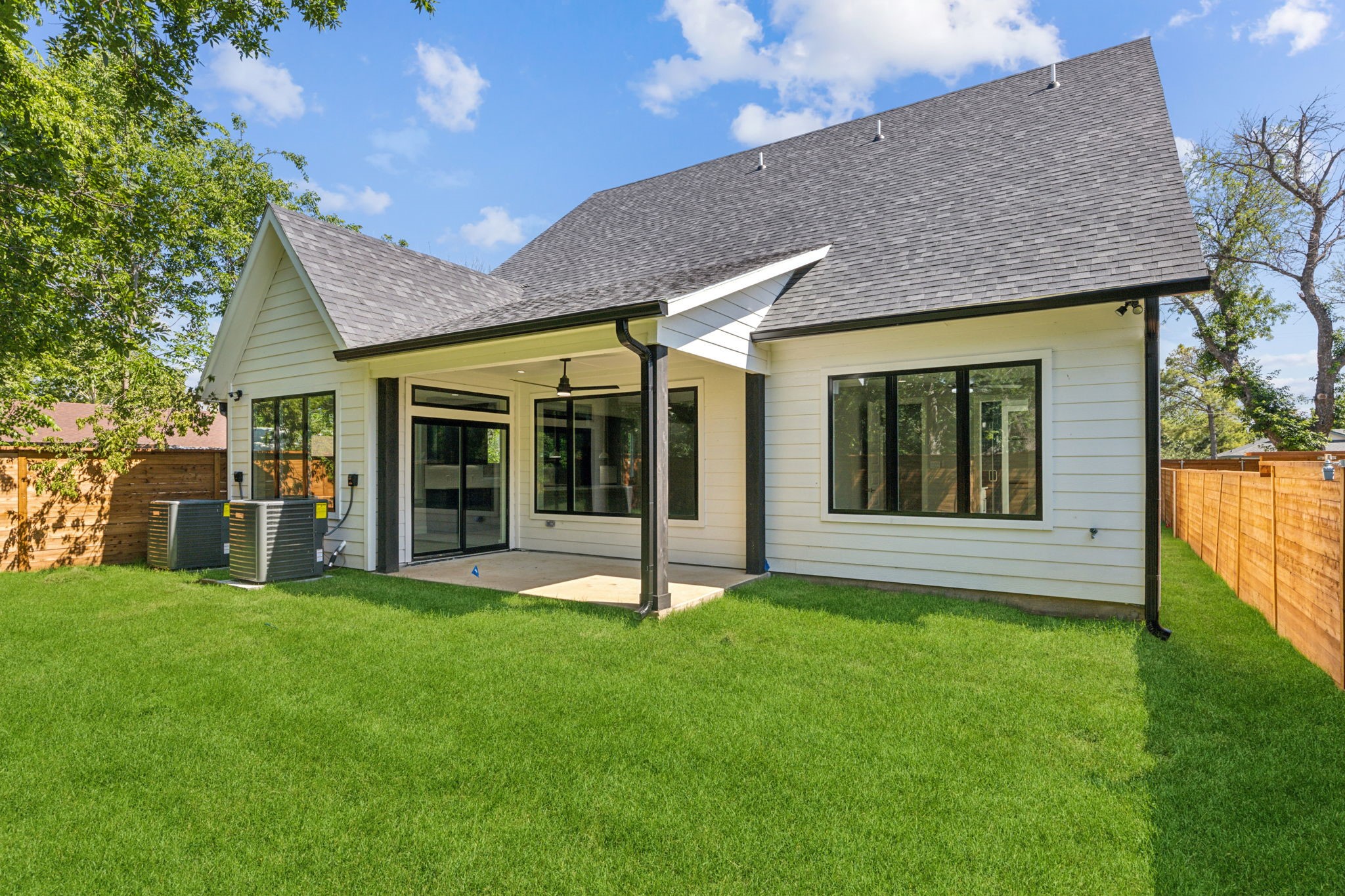 4513 Lakecrest Drive