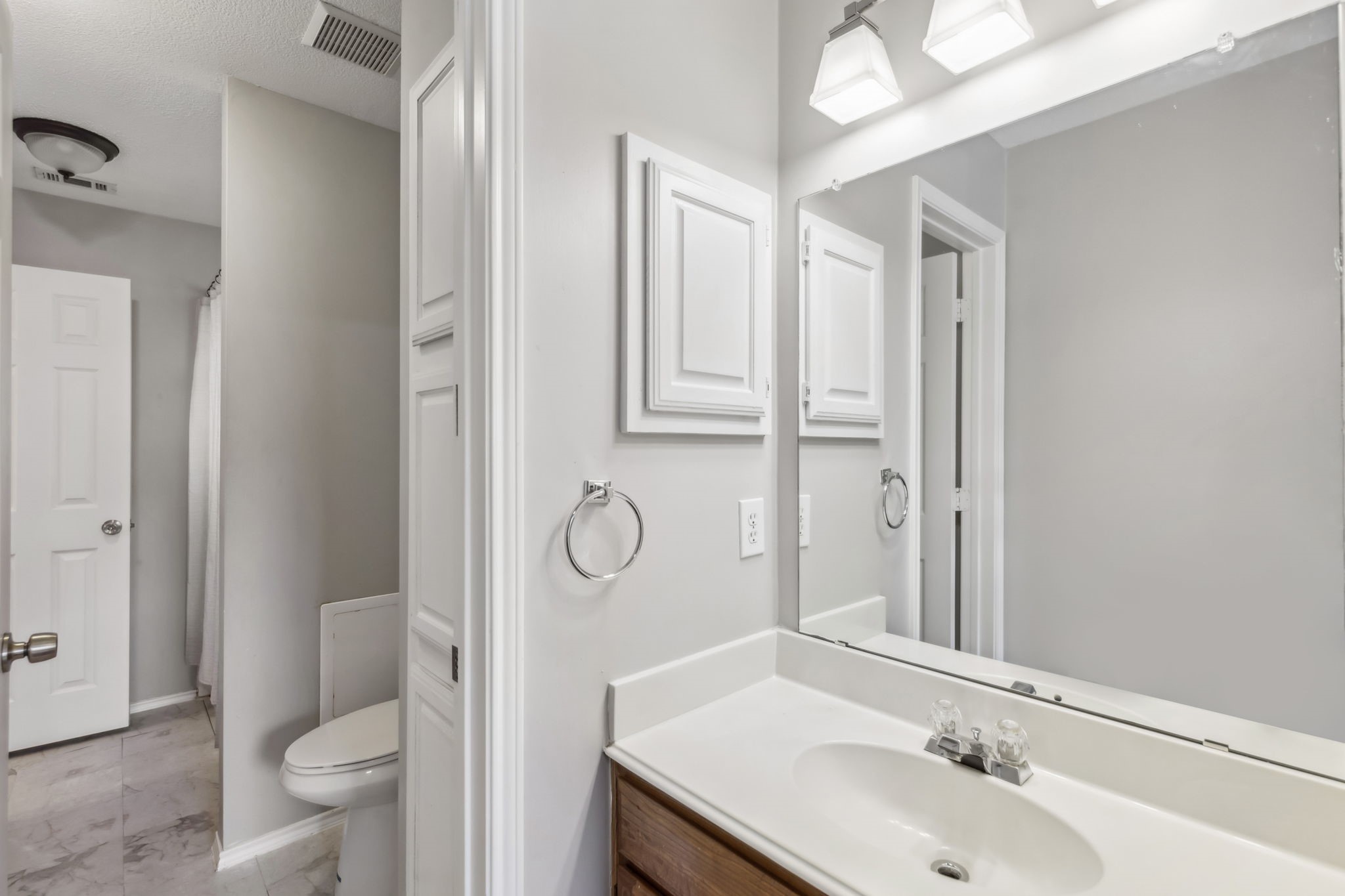 1221 Ashford Lane
