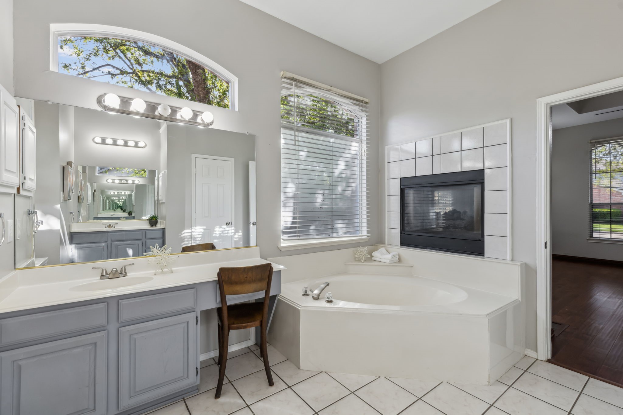 1221 Ashford Lane