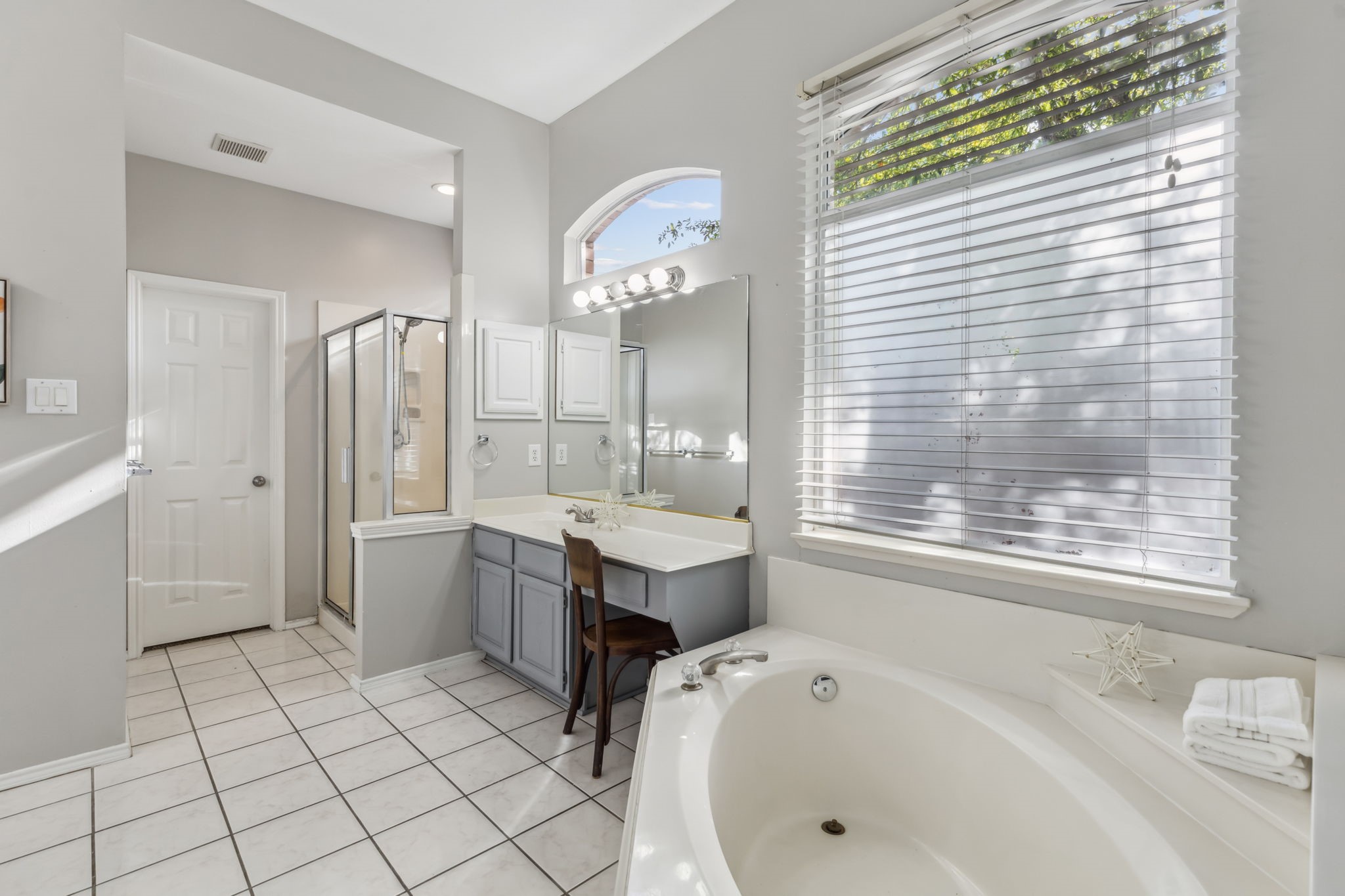 1221 Ashford Lane