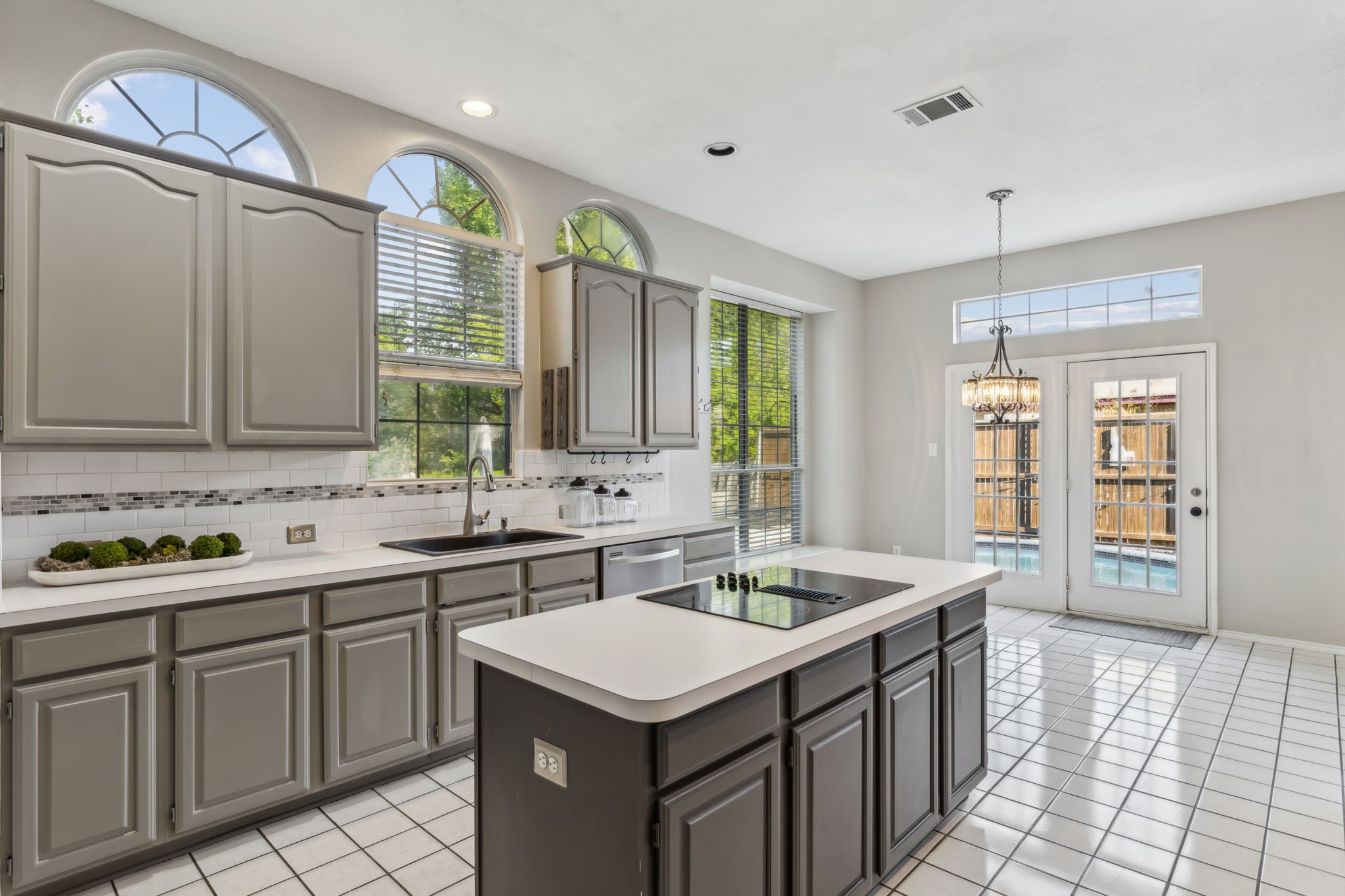 1221 Ashford Lane
