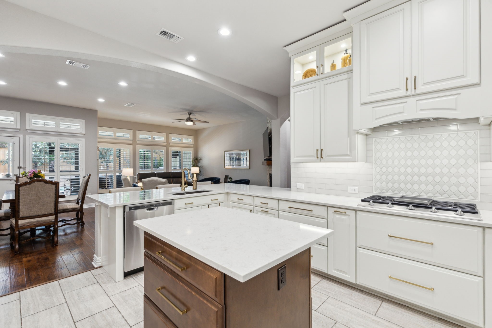 3913 Lakehill Lane