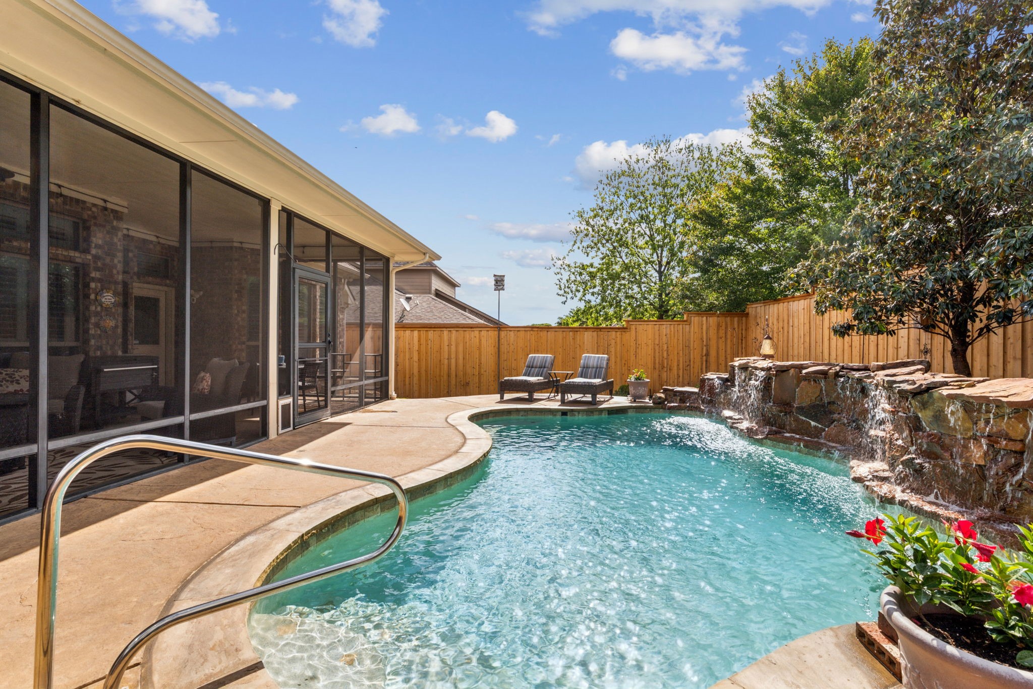 3913 Lakehill Lane