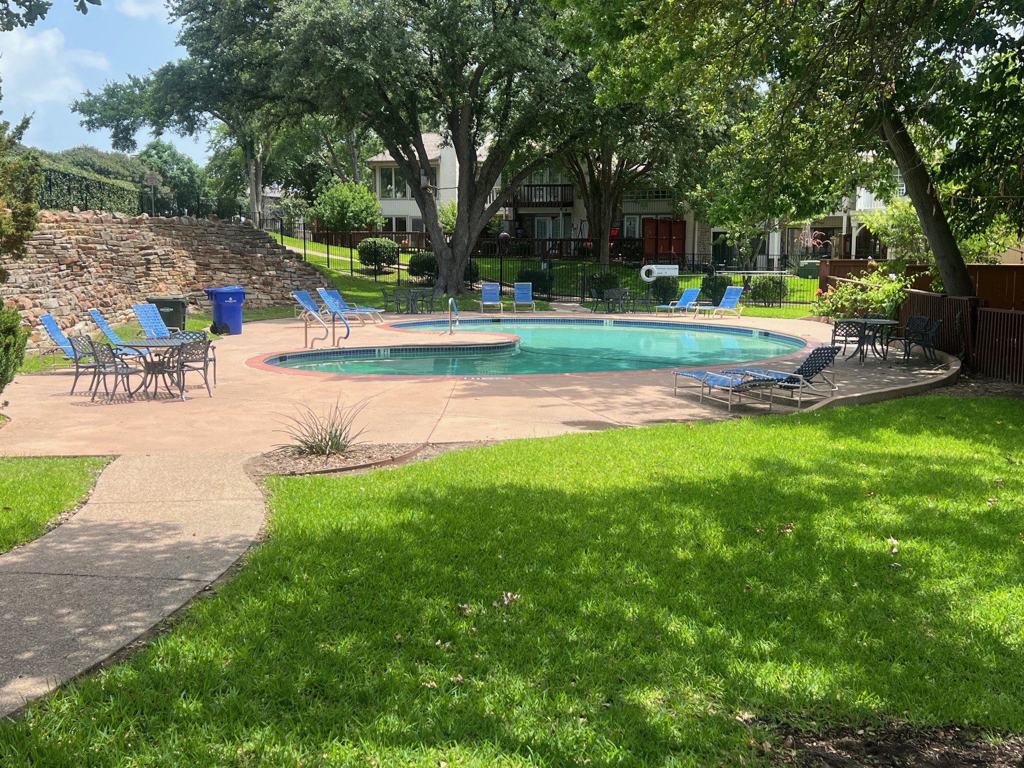 2902 Shady Lake Circle