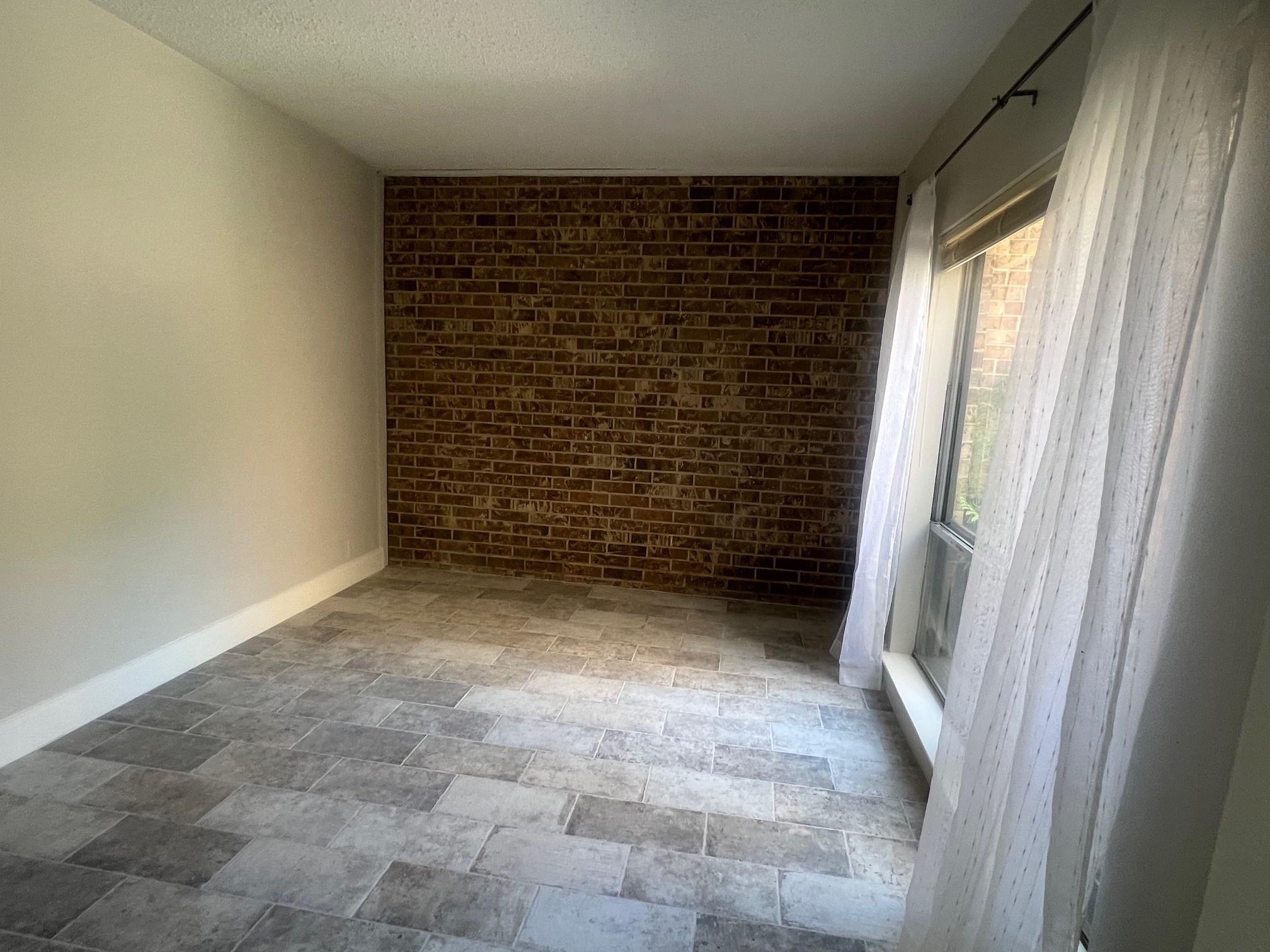 2902 Shady Lake Circle