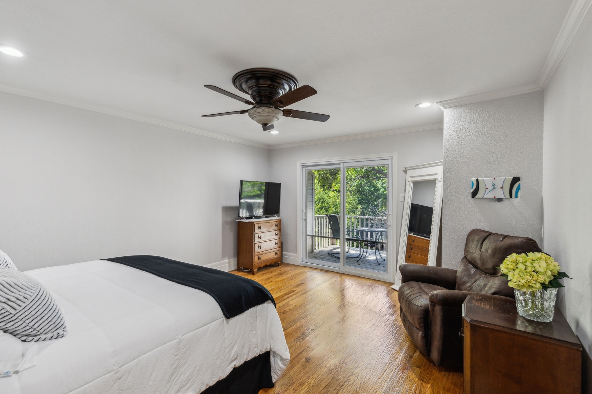 2902 Shady Lake Circle