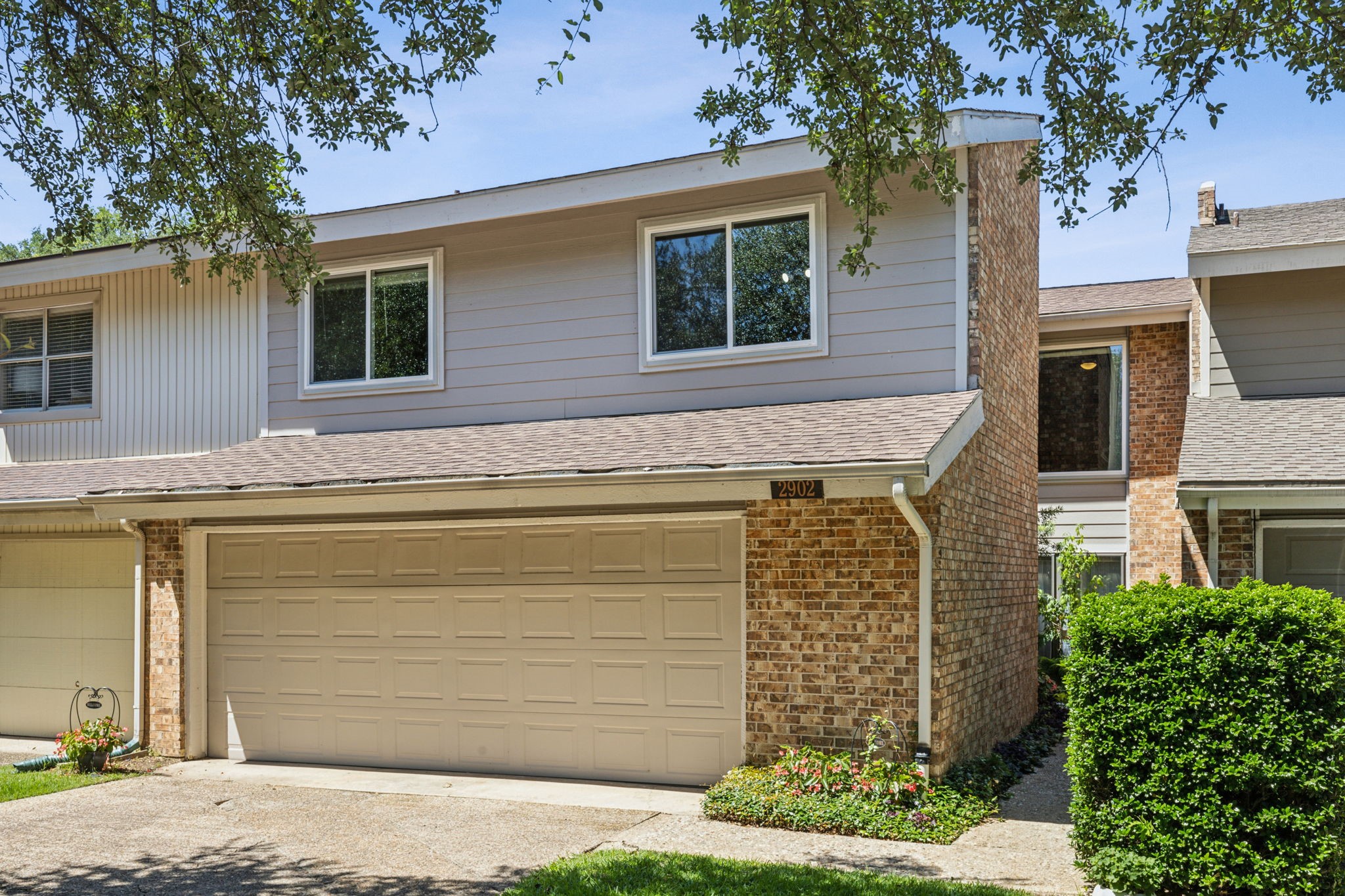 2902 Shady Lake Circle