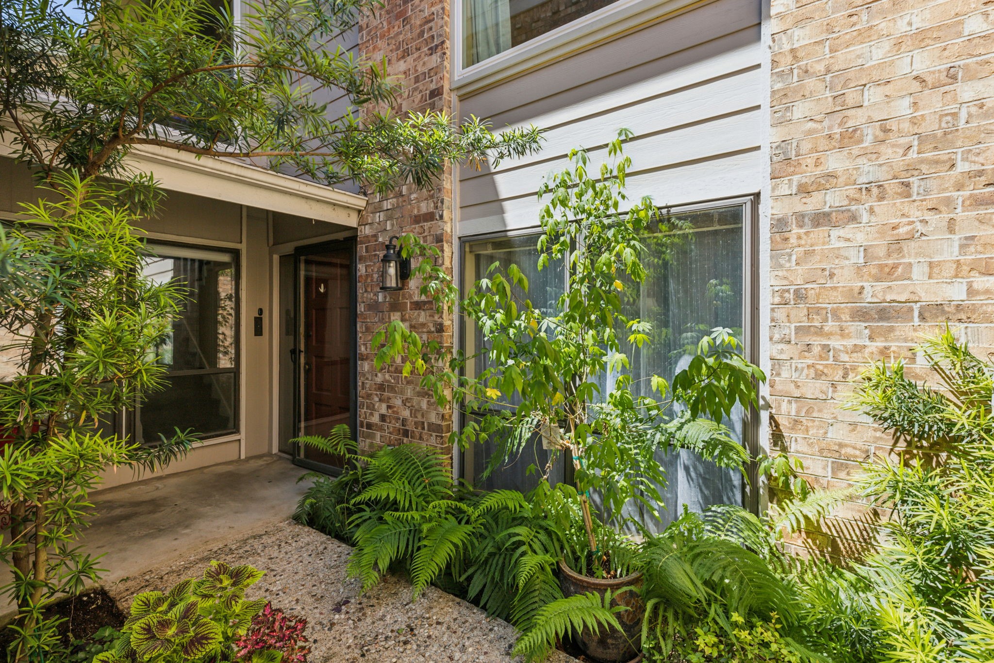 2902 Shady Lake Circle