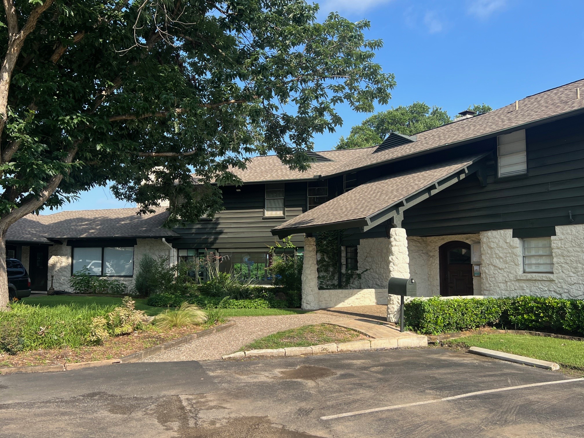 2902 Shady Lake Circle