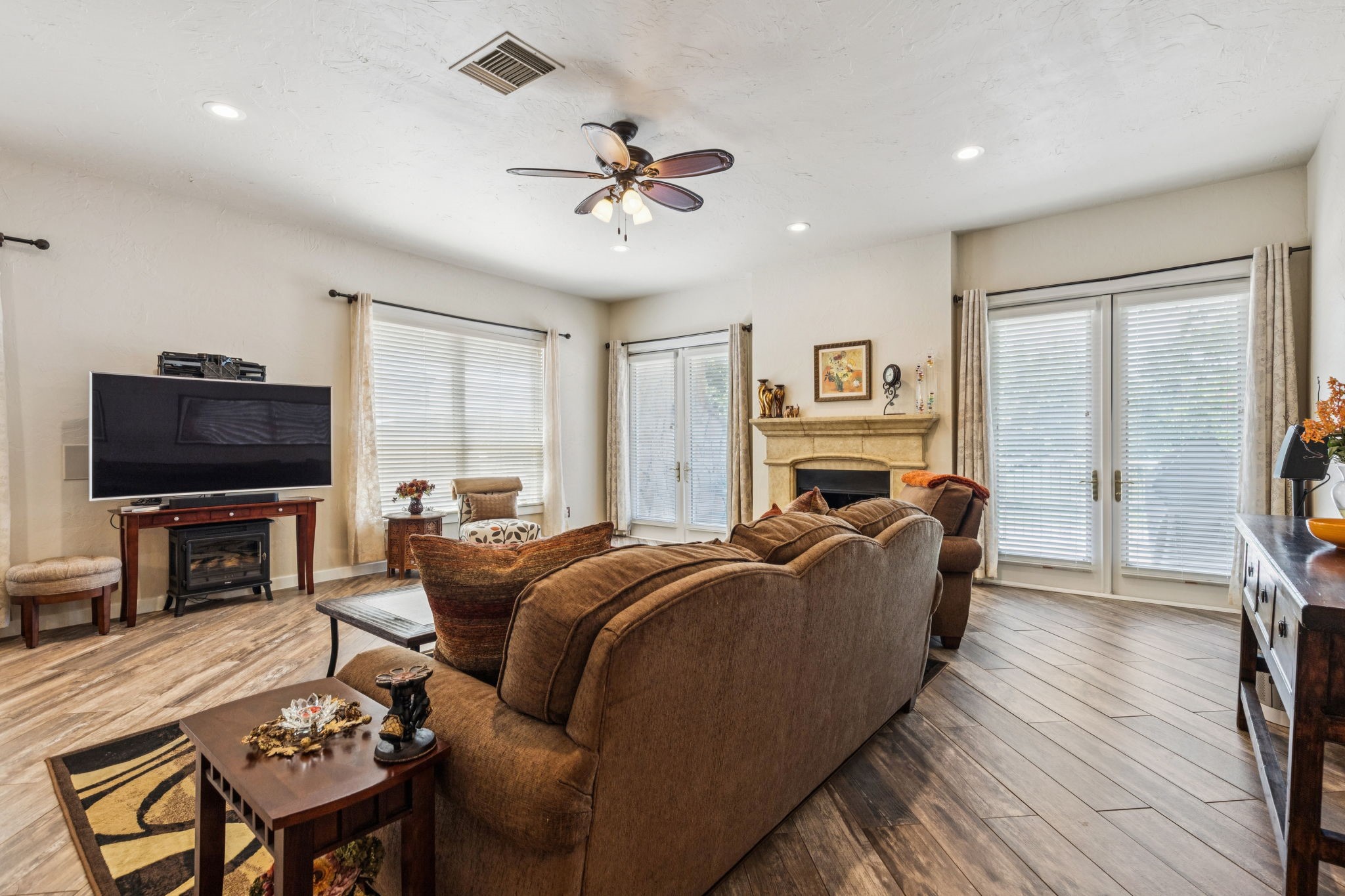 2598 King Arthur Boulevard