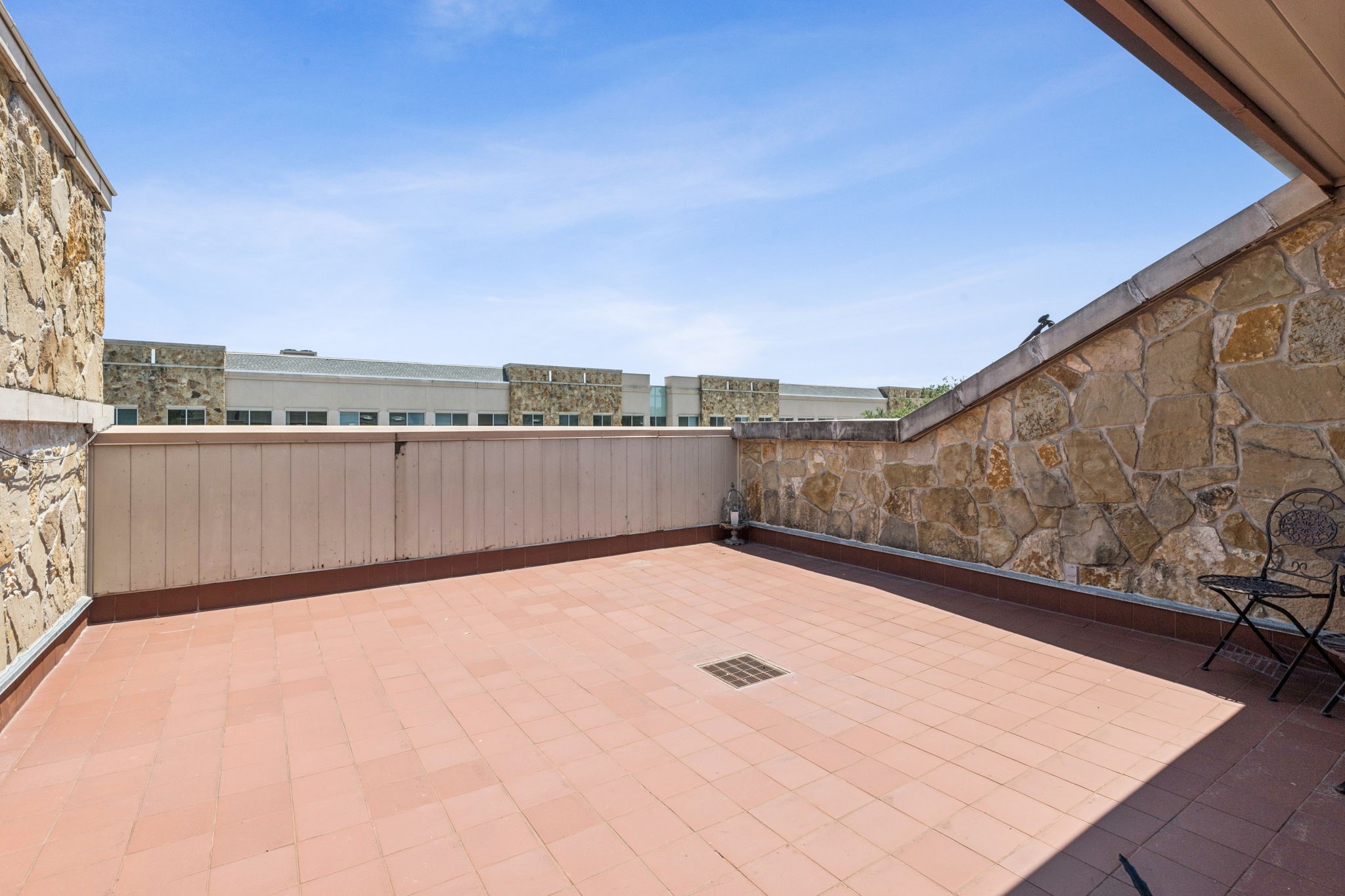 2598 King Arthur Boulevard