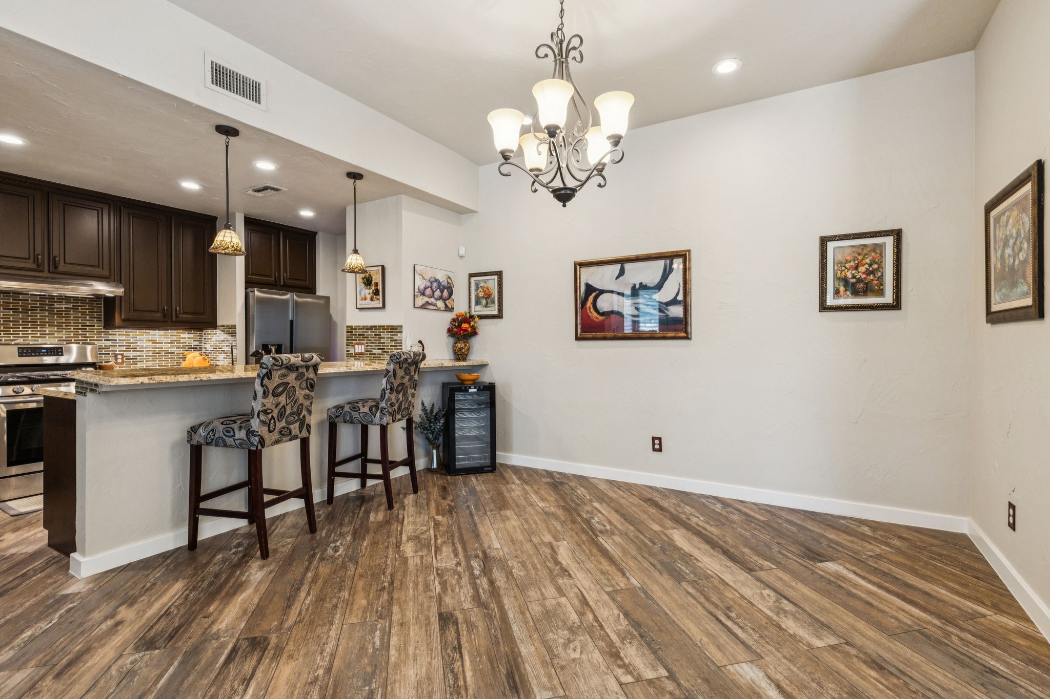 2598 King Arthur Boulevard