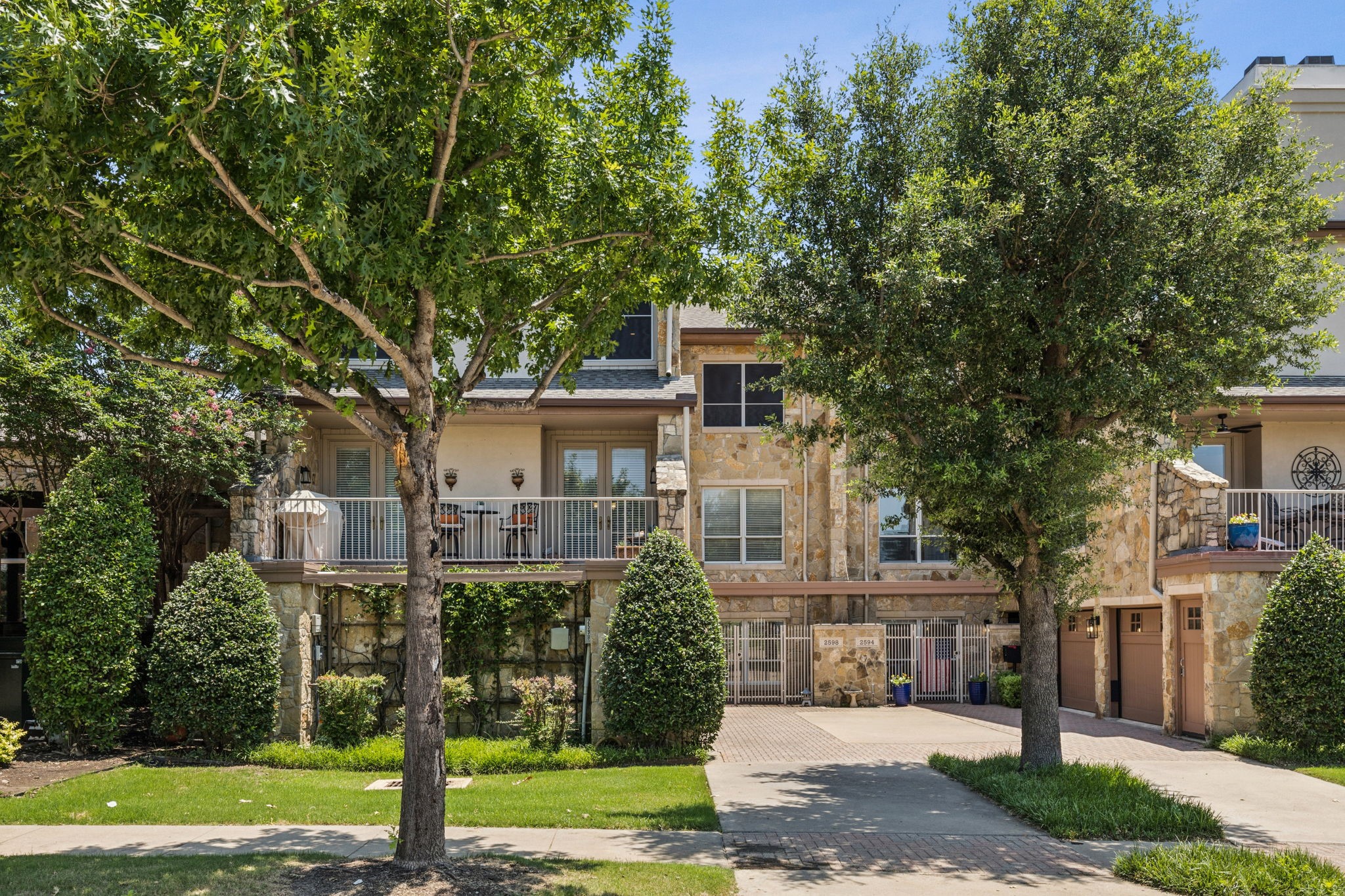 2598 King Arthur Boulevard