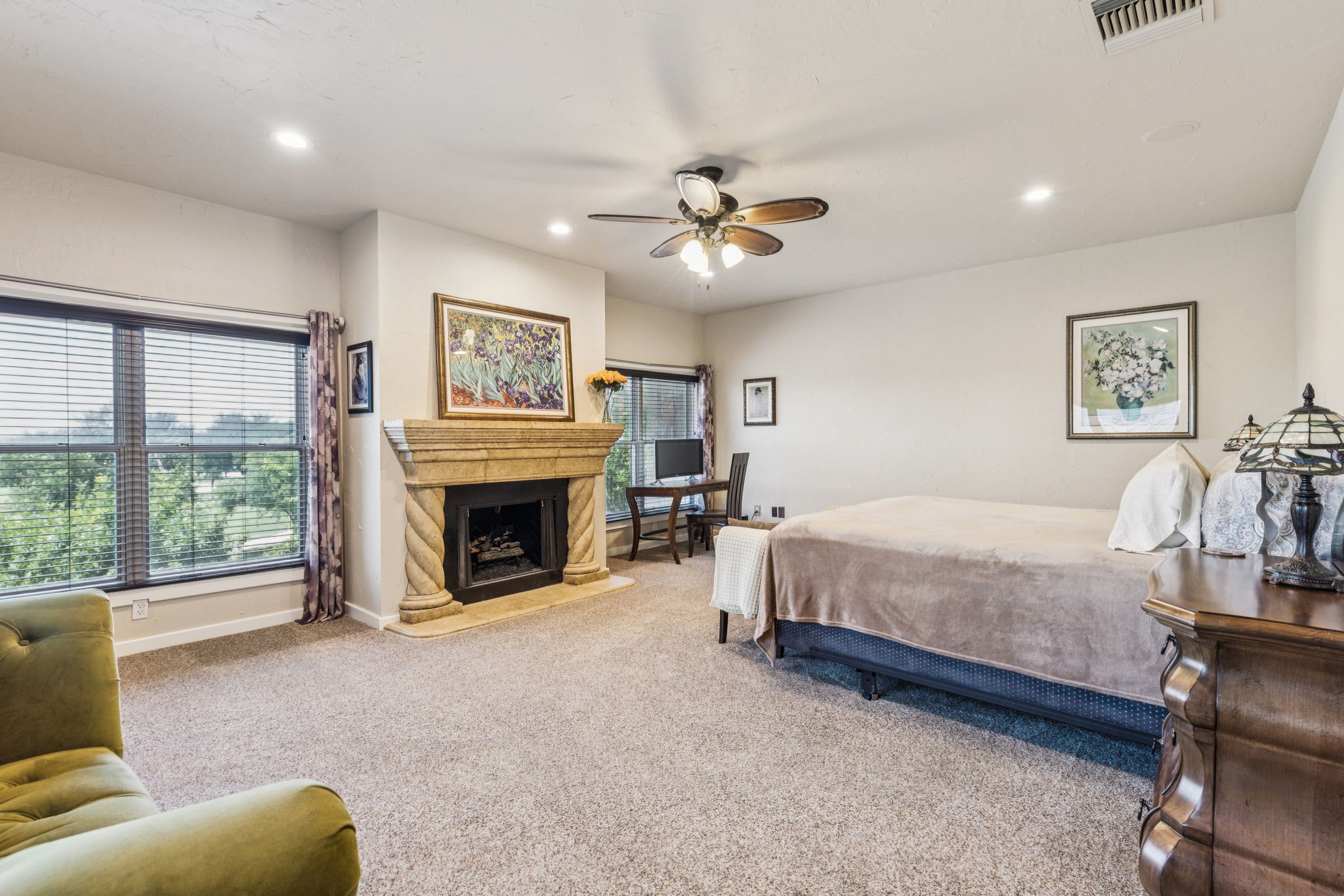 2598 King Arthur Boulevard