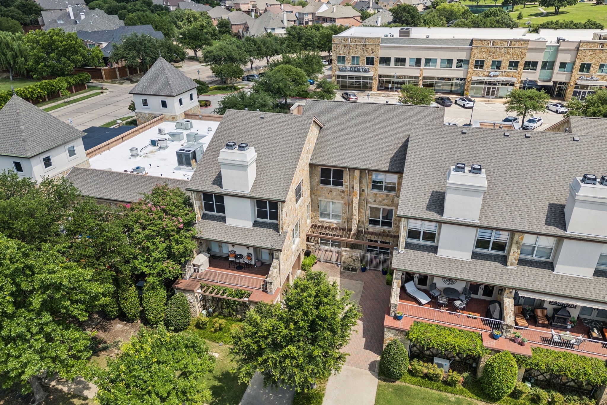 2598 King Arthur Boulevard