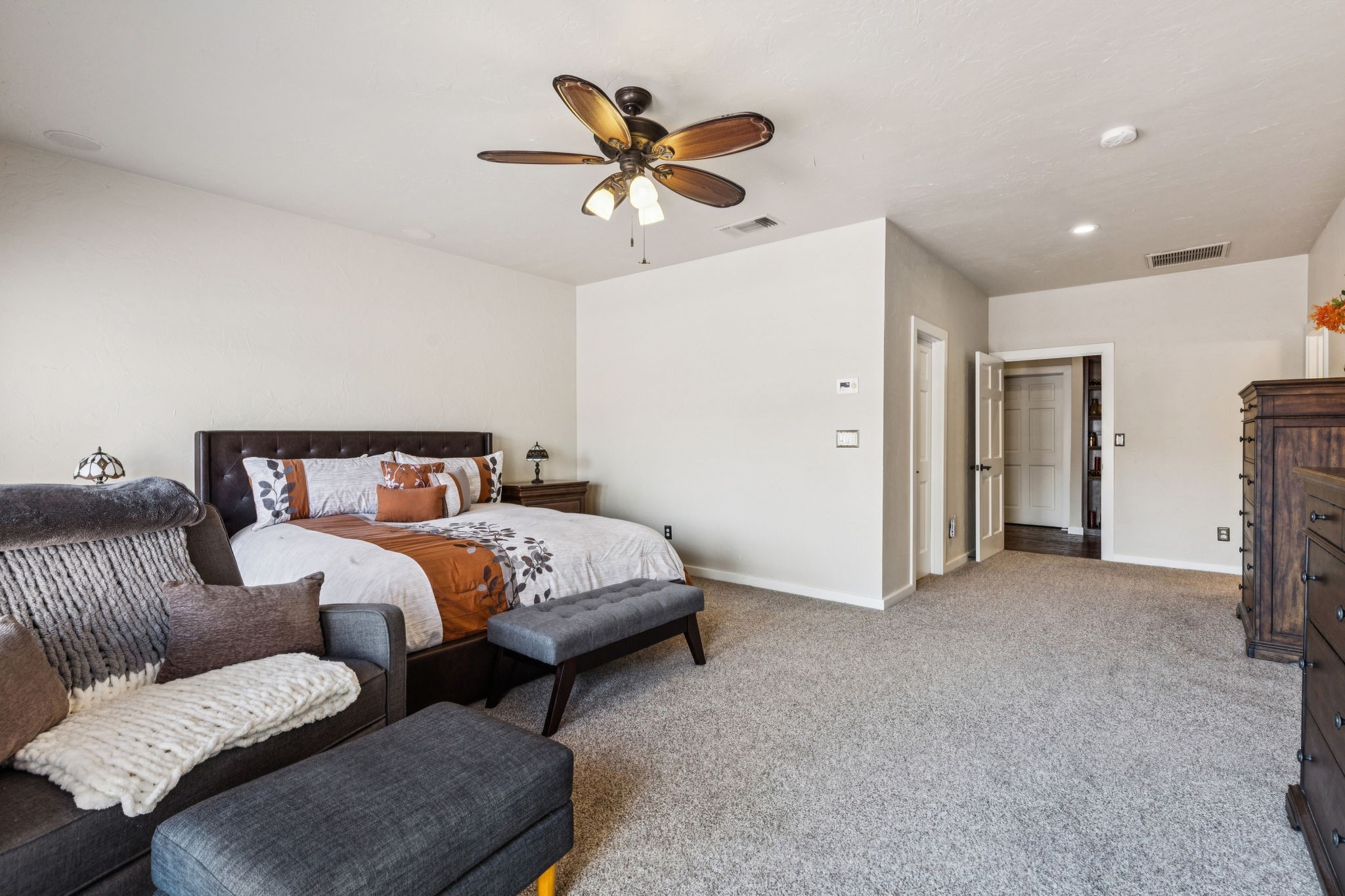 2598 King Arthur Boulevard