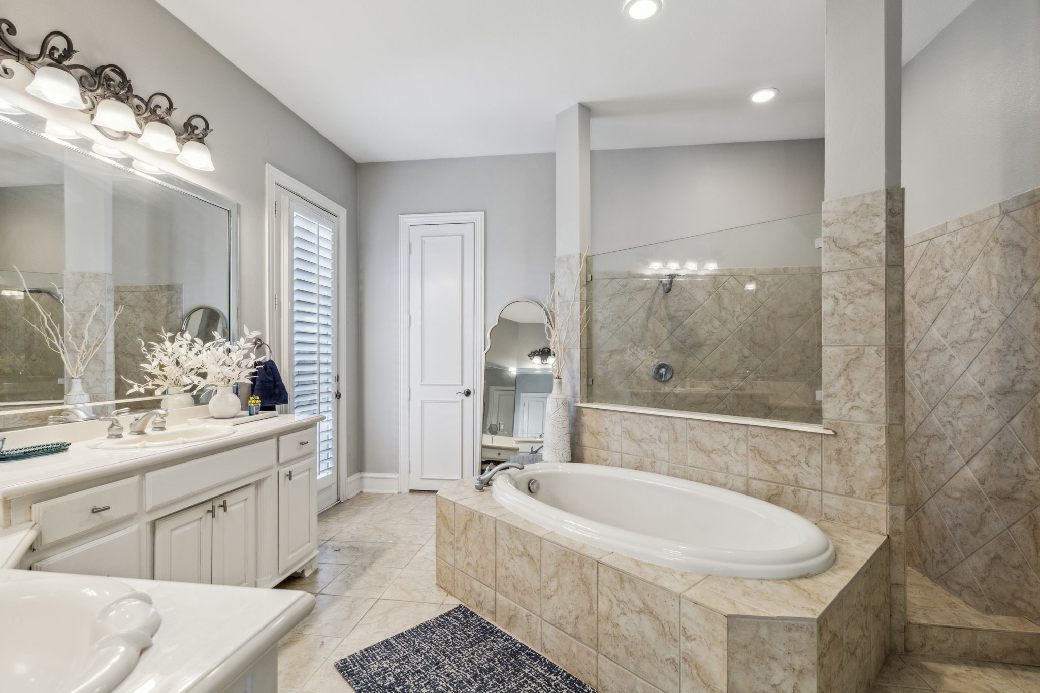 2605 Queen Elizabeth Boulevard