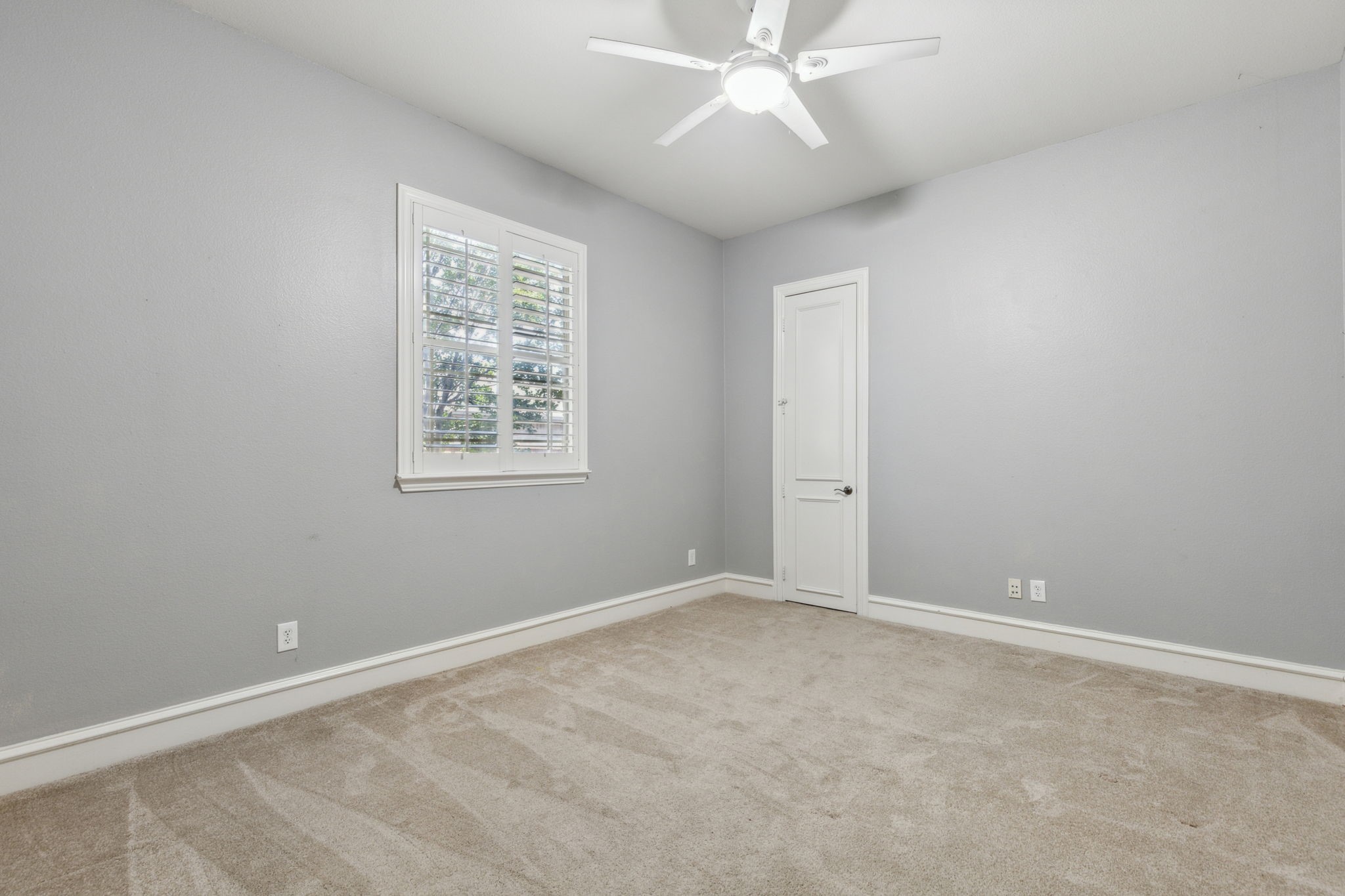 2605 Queen Elizabeth Boulevard